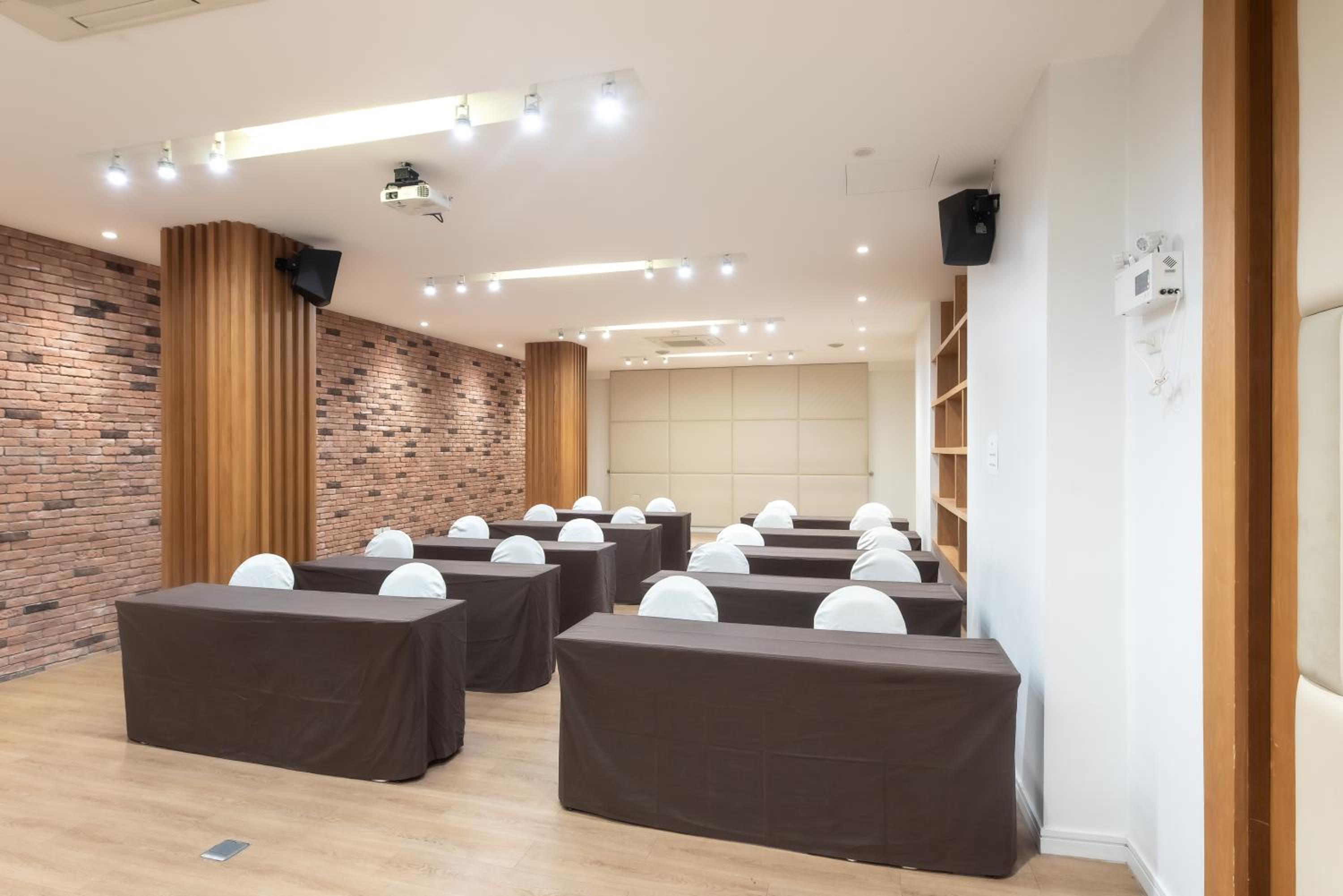 meeting & event spaces
