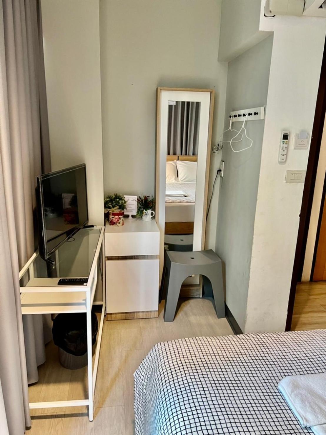 White House Hostel