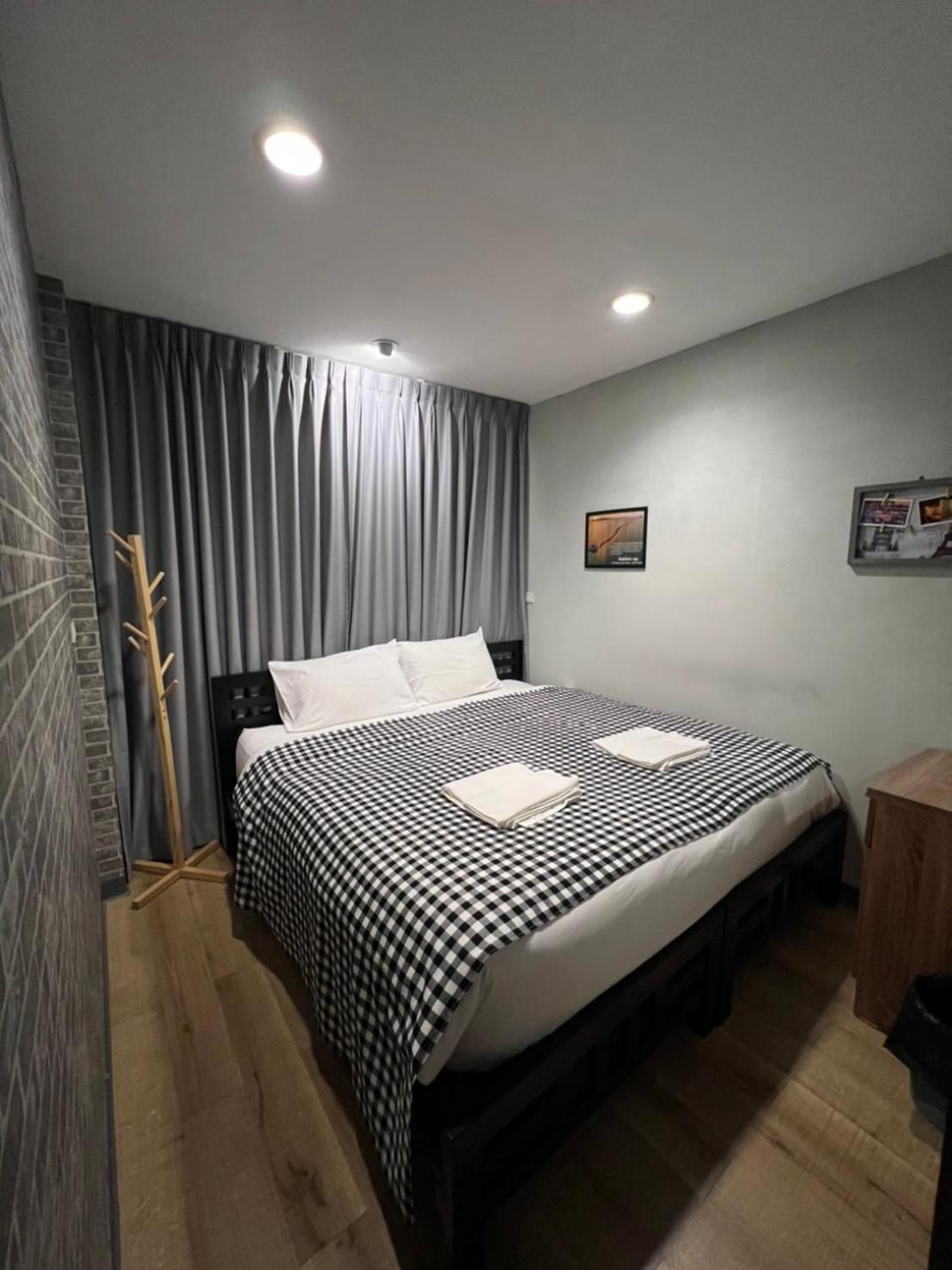 White House Hostel