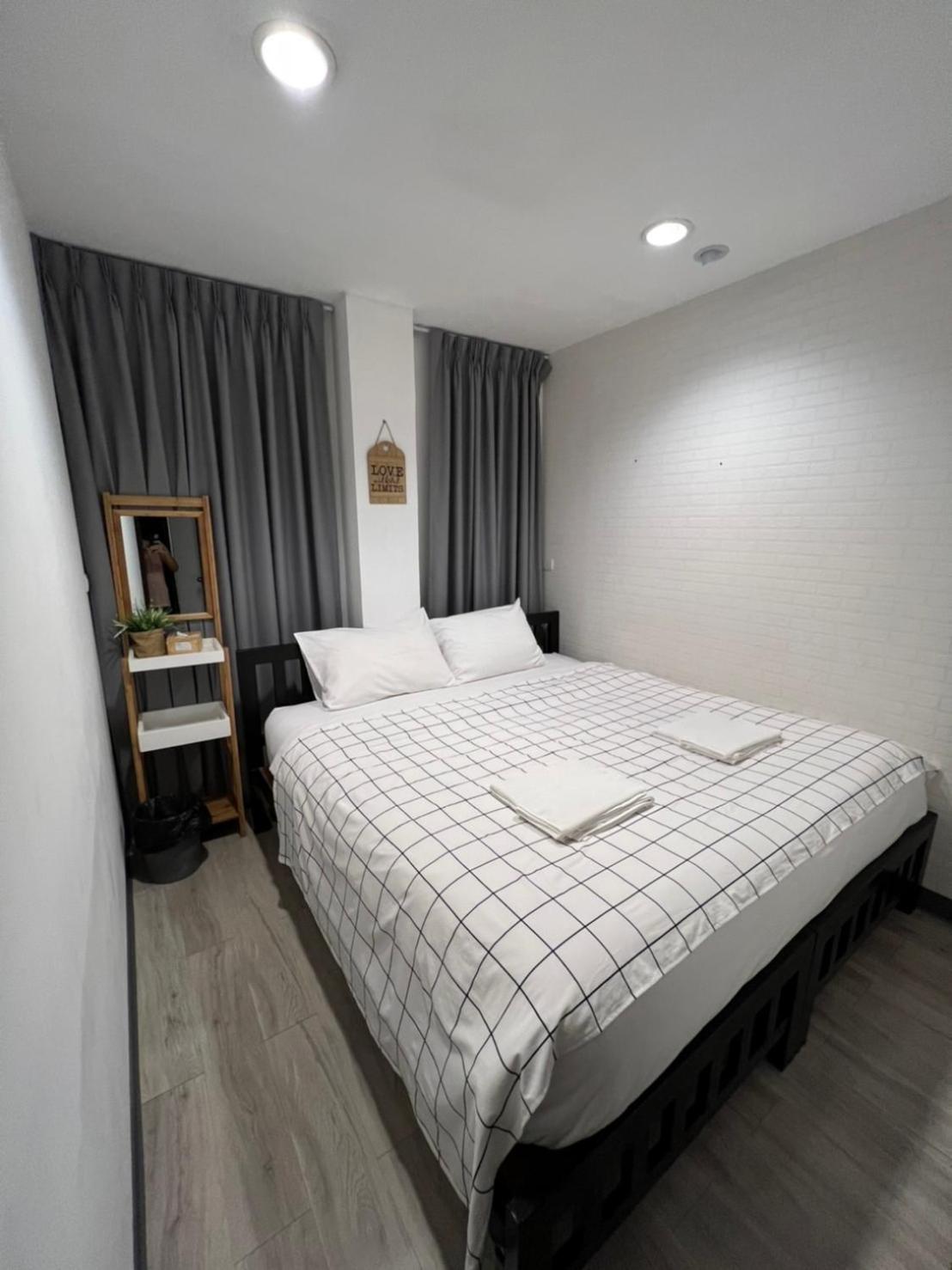 White House Hostel