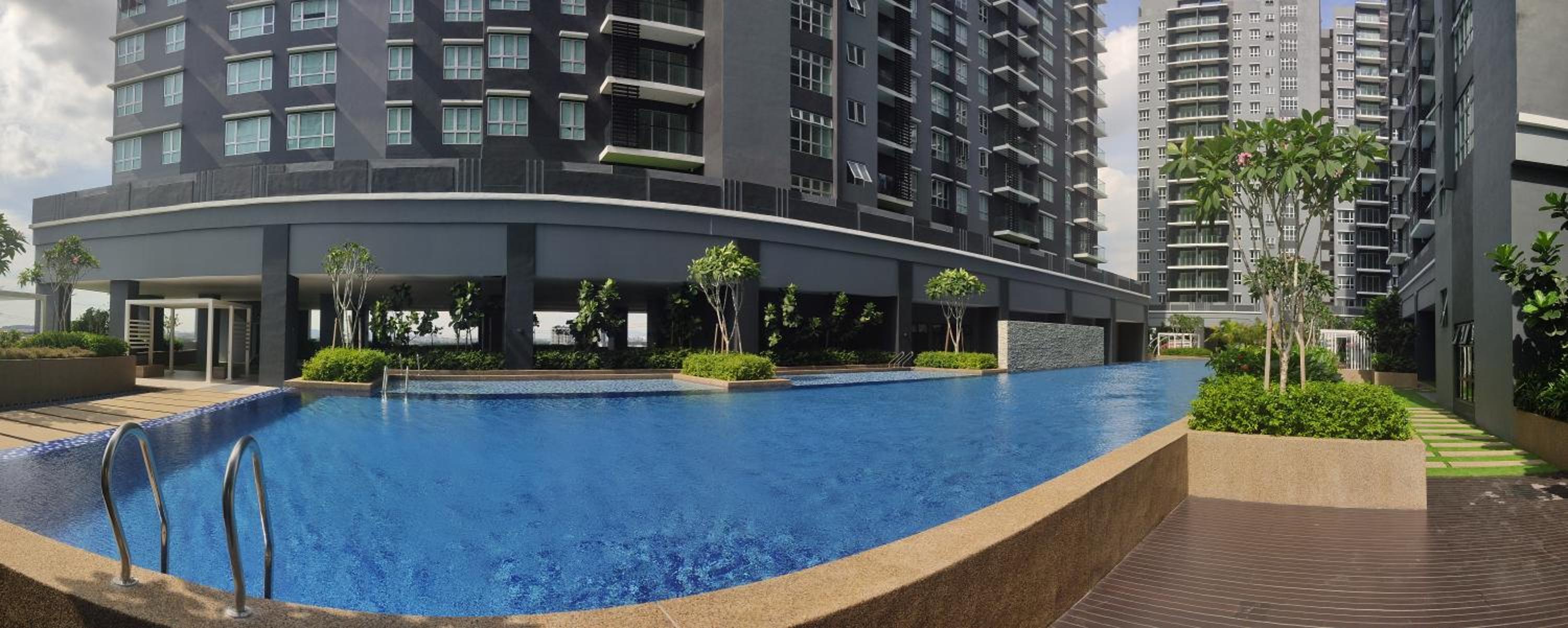Bukit Rimau Instagrammable 2 Bedroom Apartment With Pool View up to 5 PAX photo 2