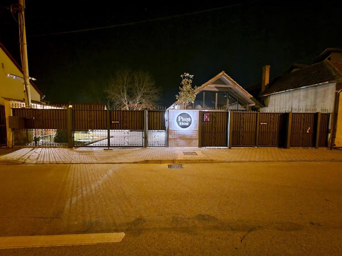 Apartament TRAVEL la casa PIANO HOUSE,cu parcare view 4