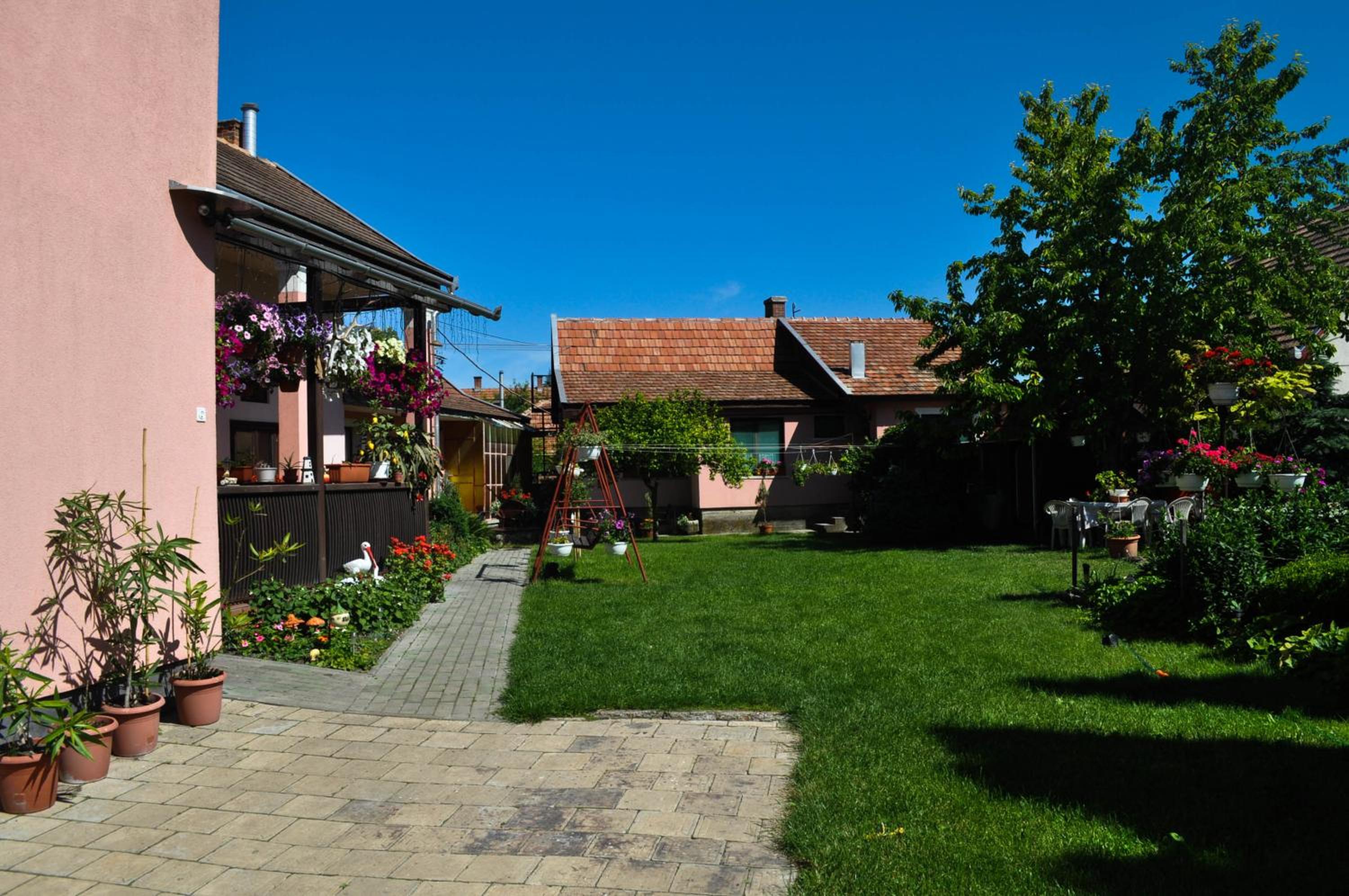 Lugas Szallas view 3