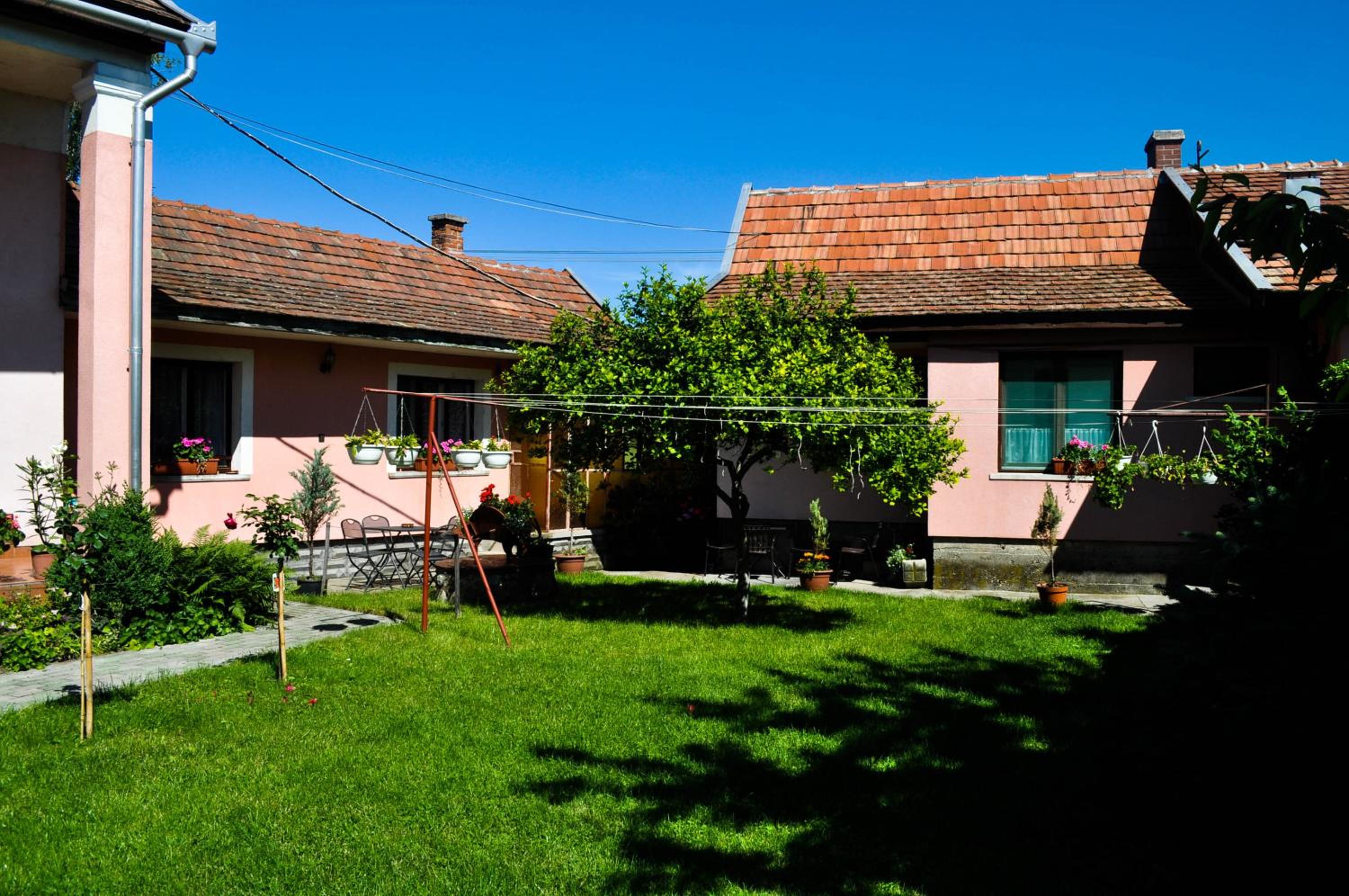 Lugas Szallas view 2