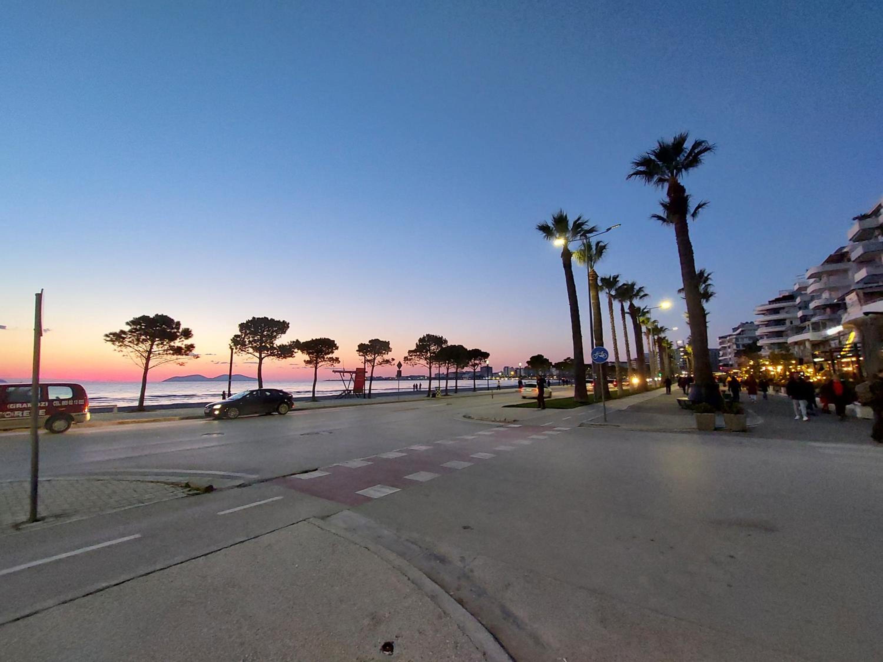 Lovely duplex apartment with patio, 100m from the beach!