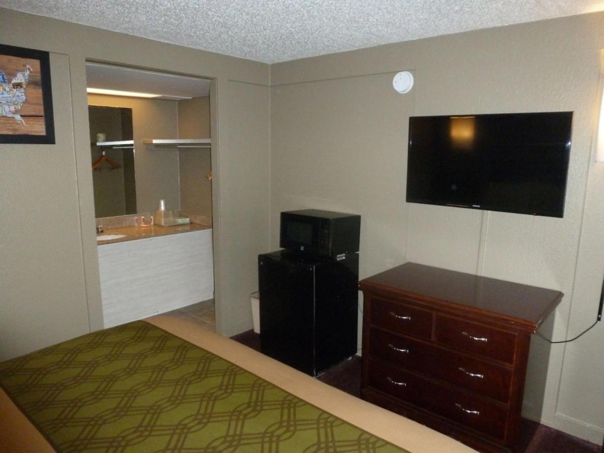 Econo Lodge Pittsburgh I-79