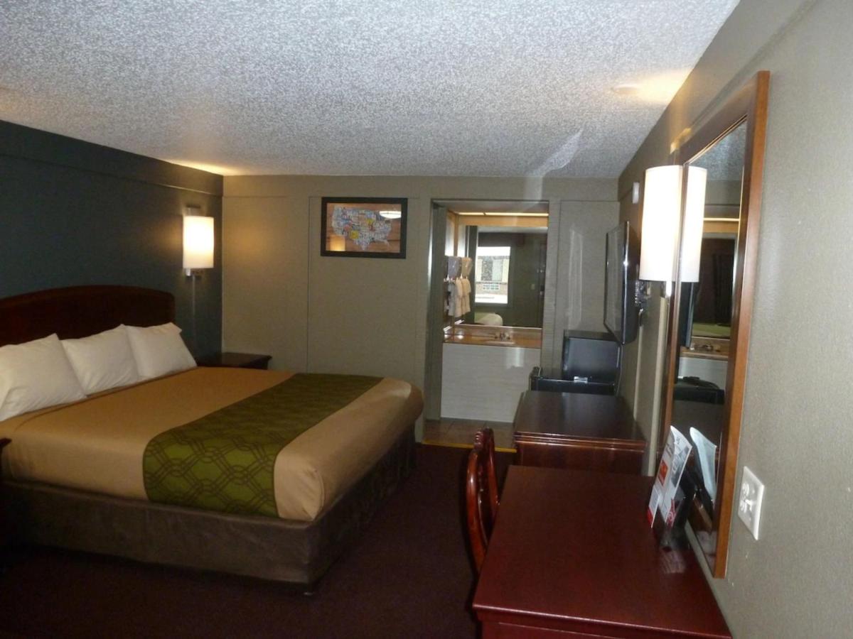 Econo Lodge Pittsburgh I-79