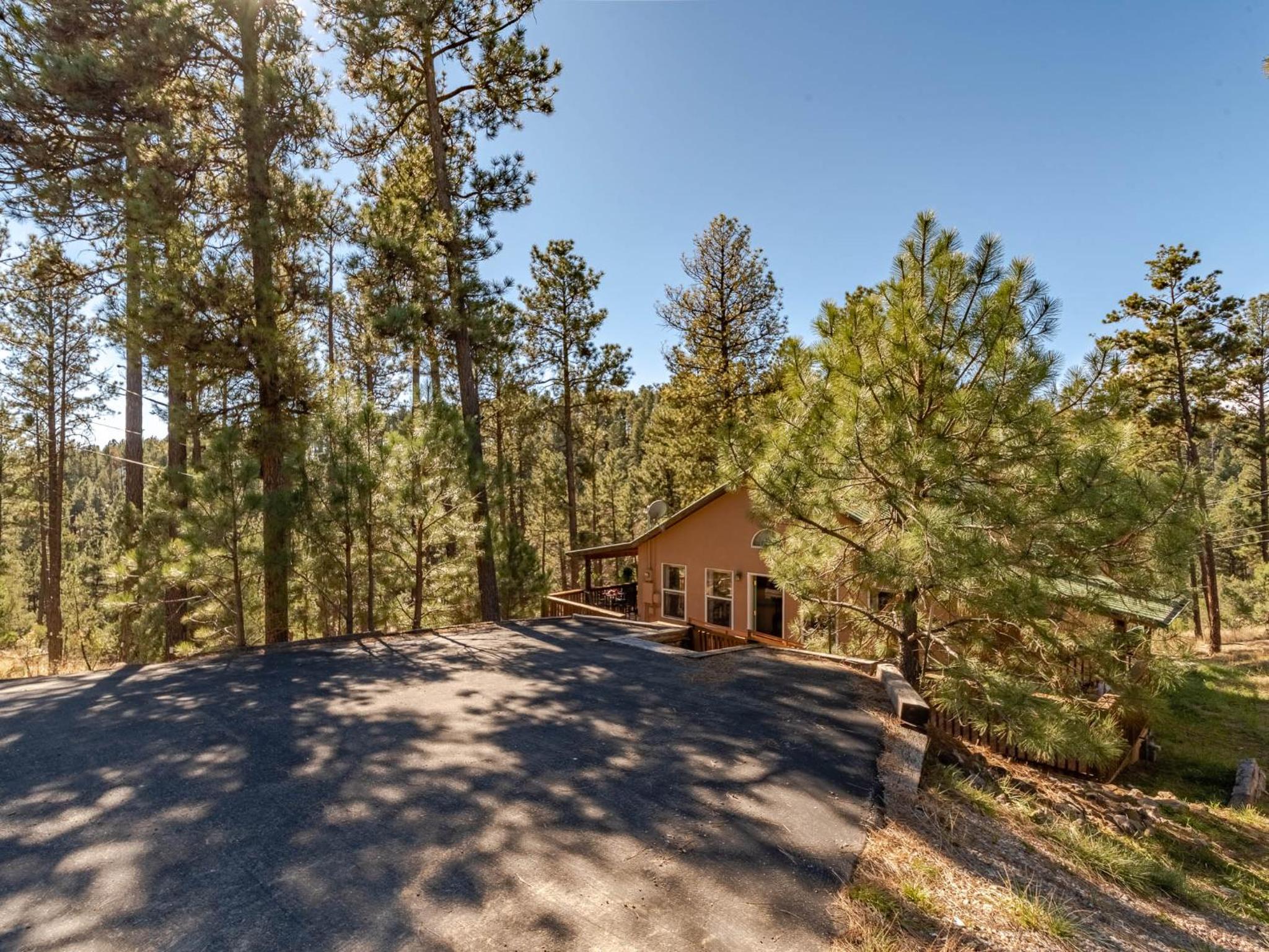 Hotel My Happy Place, 3 Bedrooms, Hot Tub, Fireplace, Jetted Tub, WiFi, Sleeps 6 - Image 1