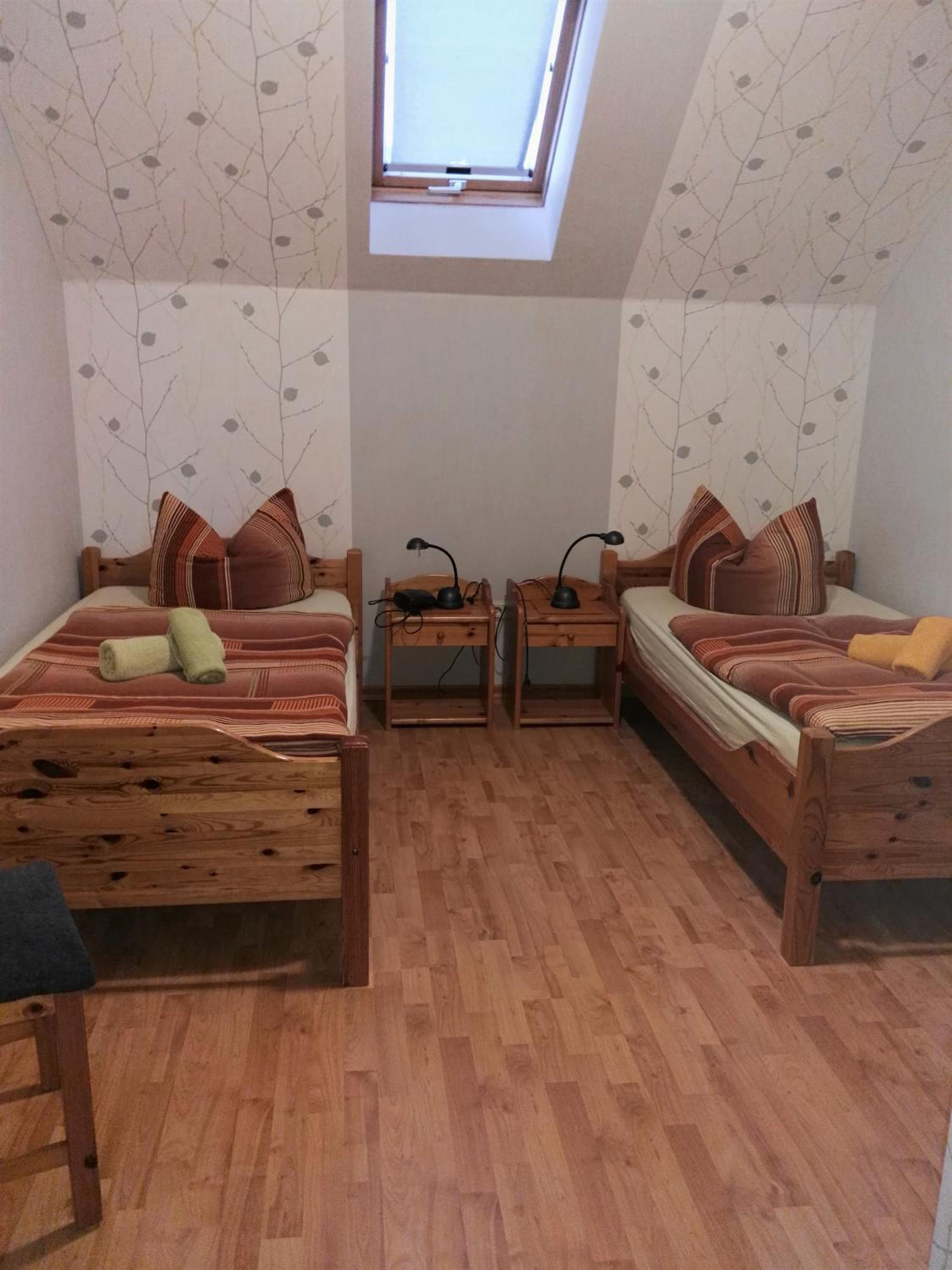 Ferienwohnungen Hochgrebe en Kleinern — hotel room