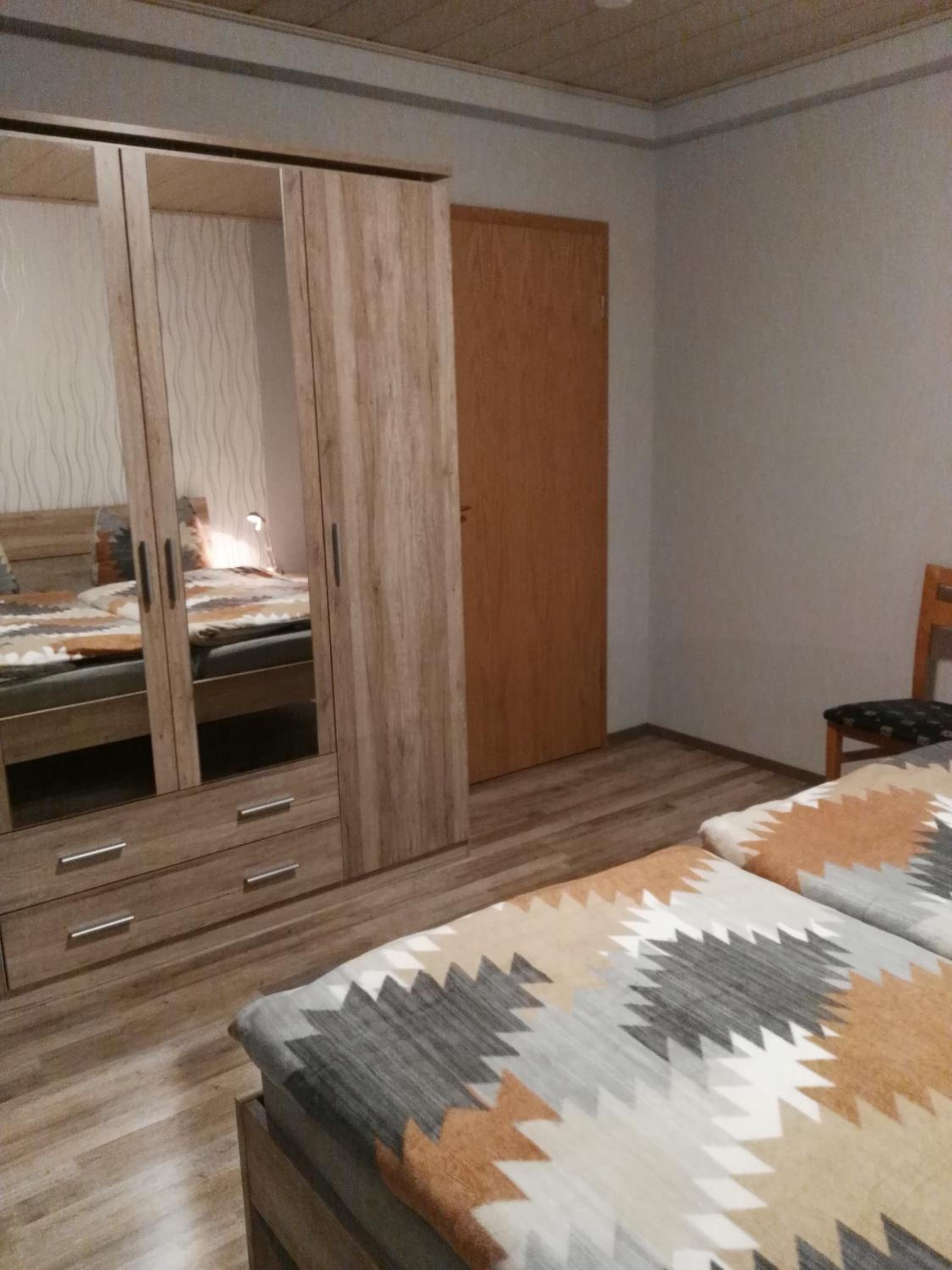 Ferienwohnungen Hochgrebe en Kleinern — hotel room