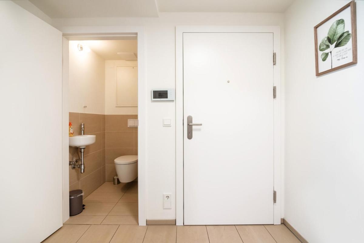 Quiet and cozy apartment next to Mariahilfer Strasse and Naschmarkt with AC
