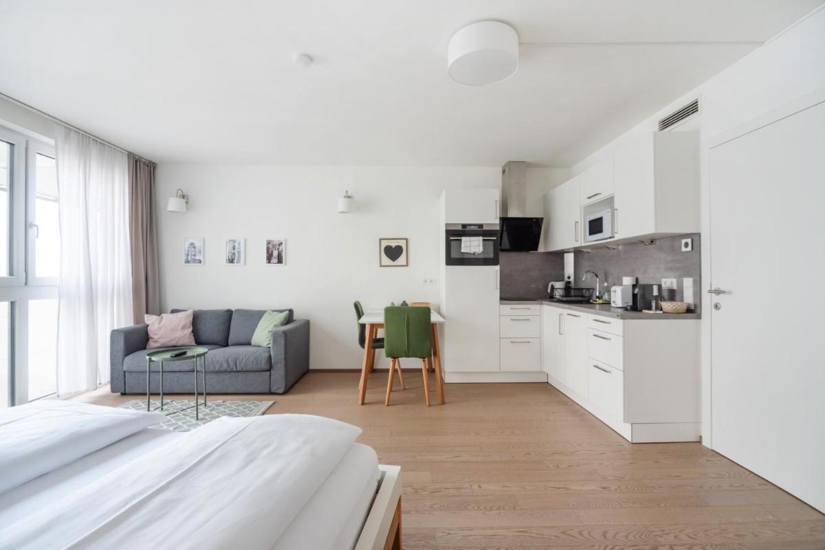Quiet and cozy apartment next to Mariahilfer Strasse and Naschmarkt with AC