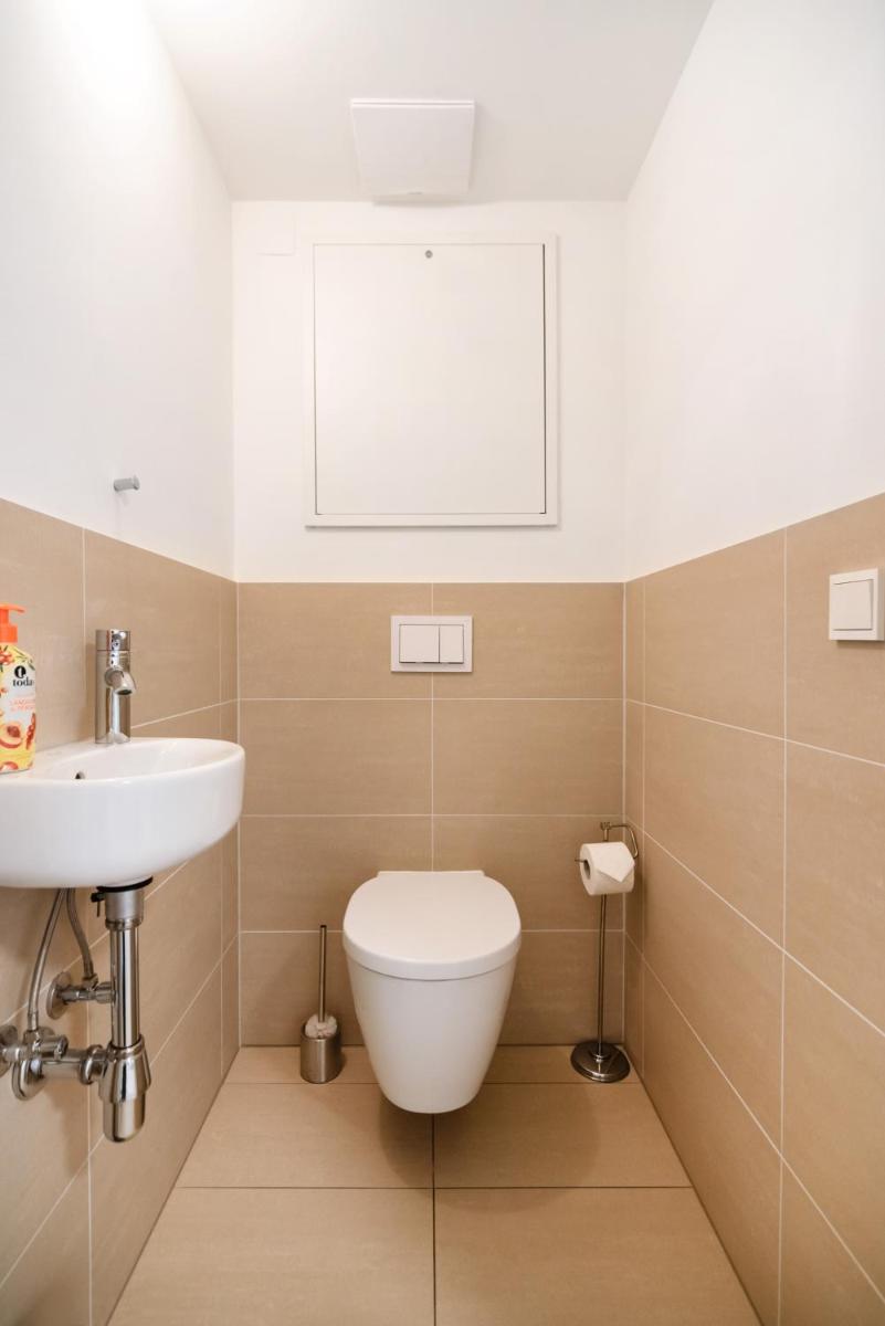 Quiet and cozy apartment next to Mariahilfer Strasse and Naschmarkt with AC