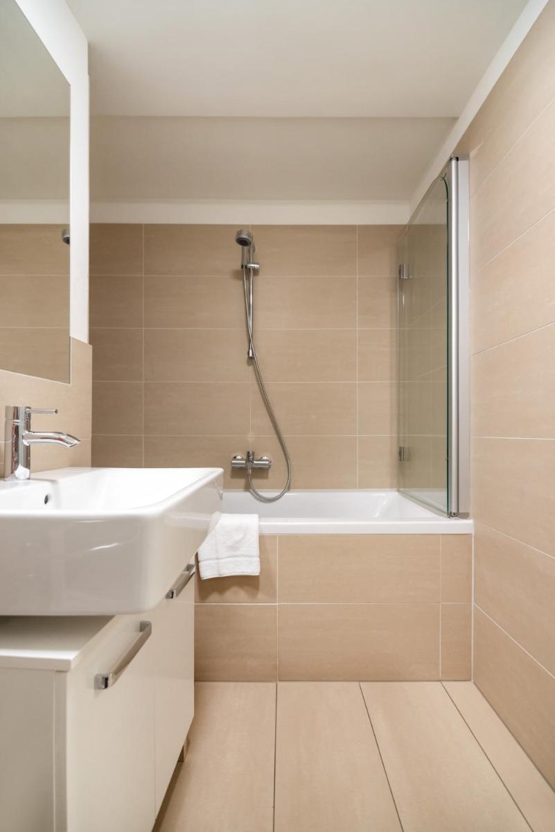 Quiet and cozy apartment next to Mariahilfer Strasse and Naschmarkt with AC