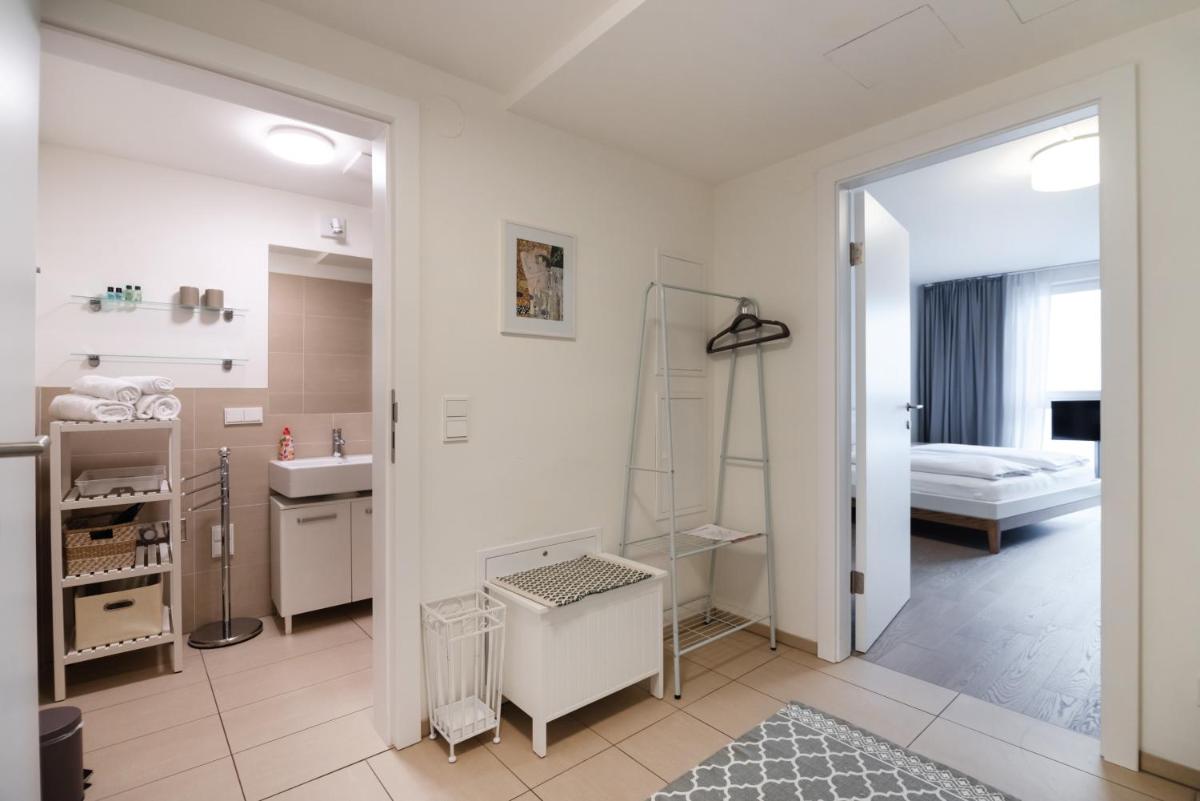 Quiet and cozy apartment next to Mariahilfer Strasse and Naschmarkt with AC