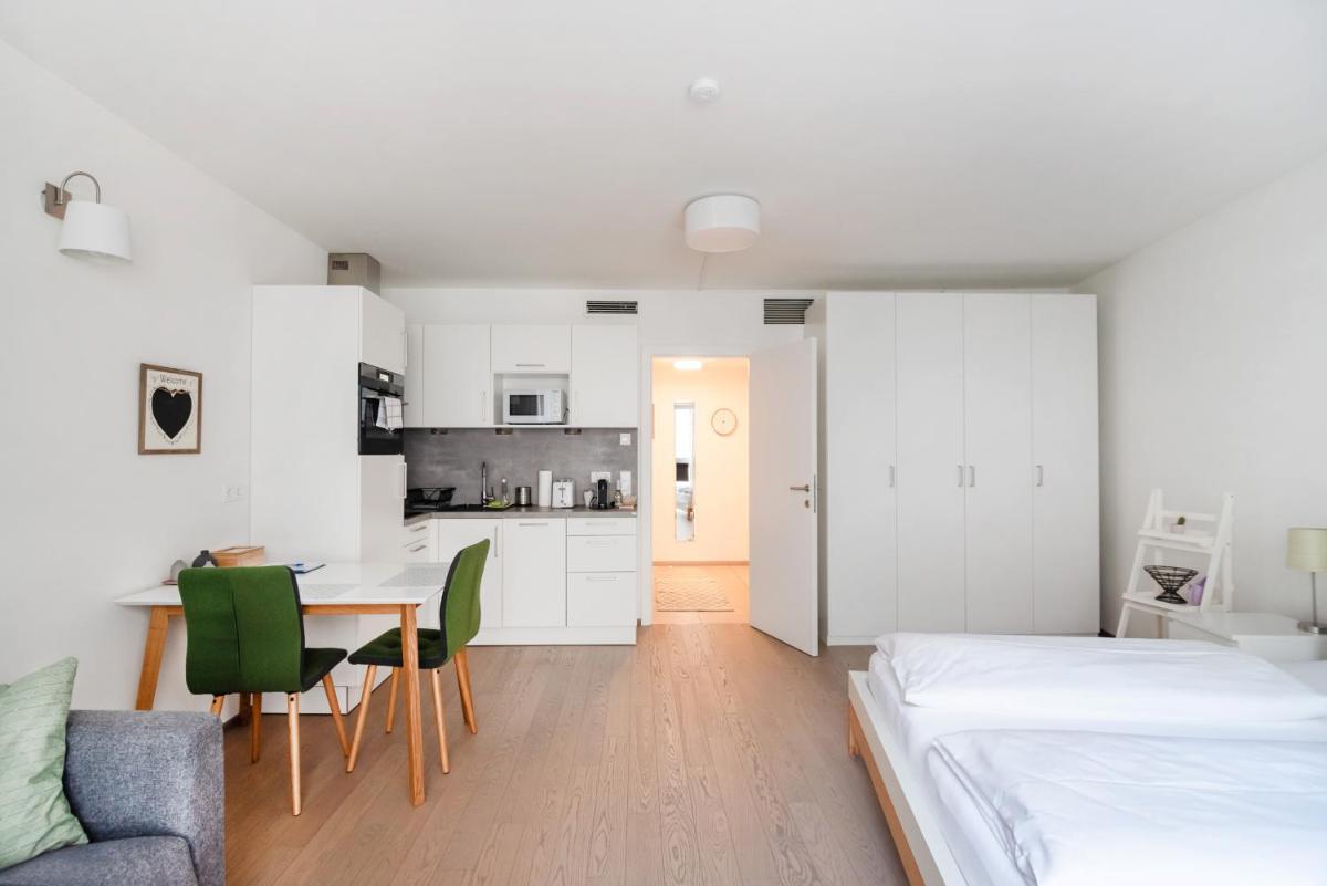Quiet and cozy apartment next to Mariahilfer Strasse and Naschmarkt with AC