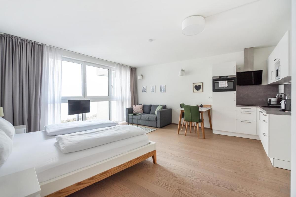 Quiet and cozy apartment next to Mariahilfer Strasse and Naschmarkt with AC