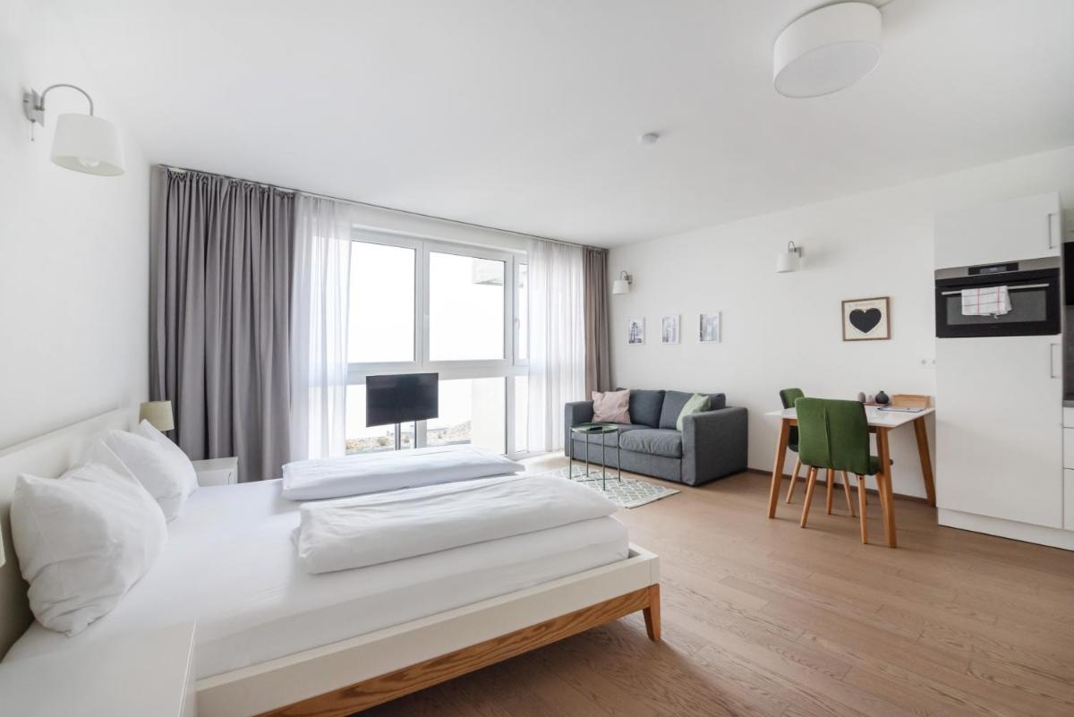Quiet and cozy apartment next to Mariahilfer Strasse and Naschmarkt with AC