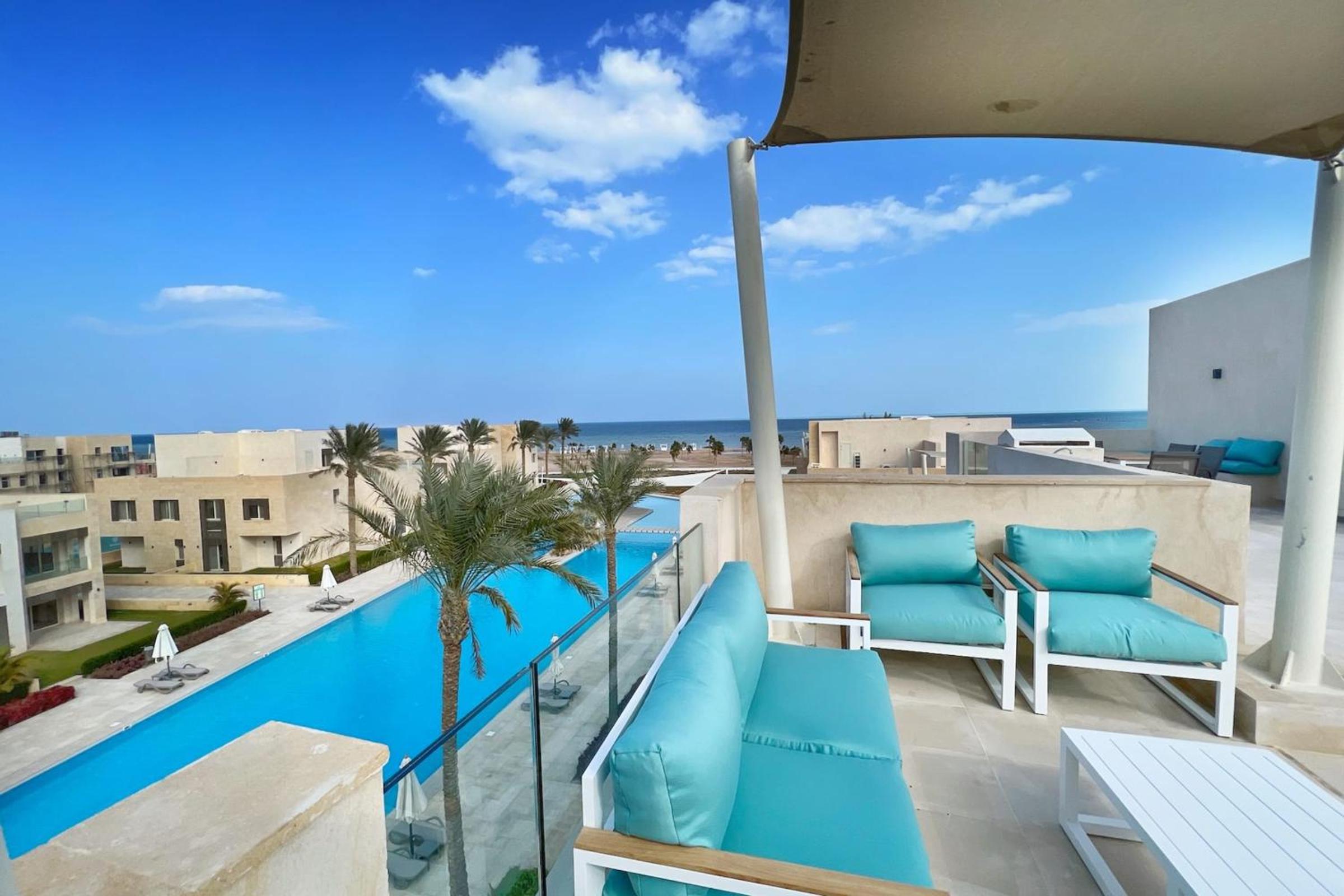 Homestyle 3BR Penthouse Pool & Beach View view 2