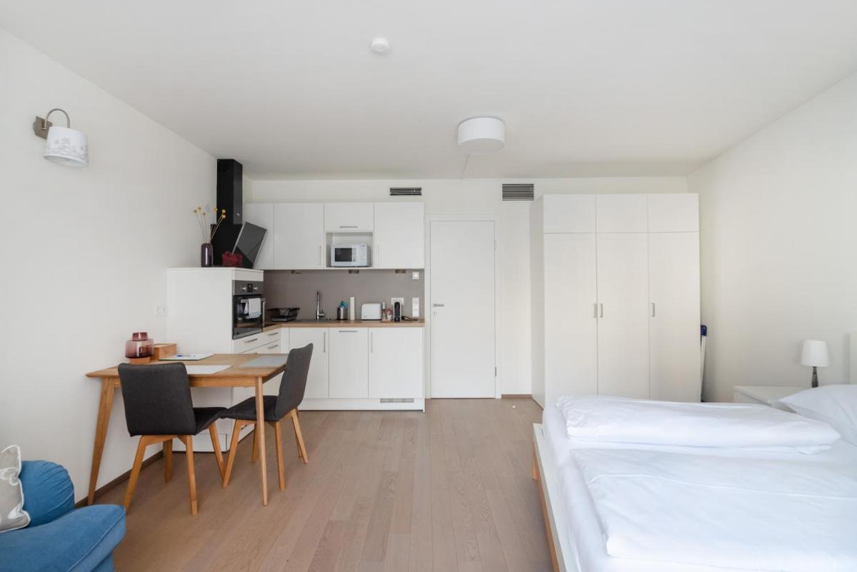 Quiet and cozy apartment next to Mariahilfer Strasse and Naschmarkt with AC