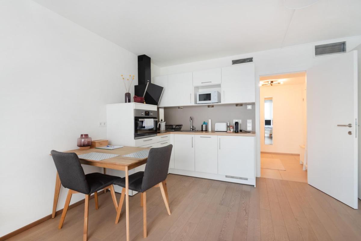 Quiet and cozy apartment next to Mariahilfer Strasse and Naschmarkt with AC