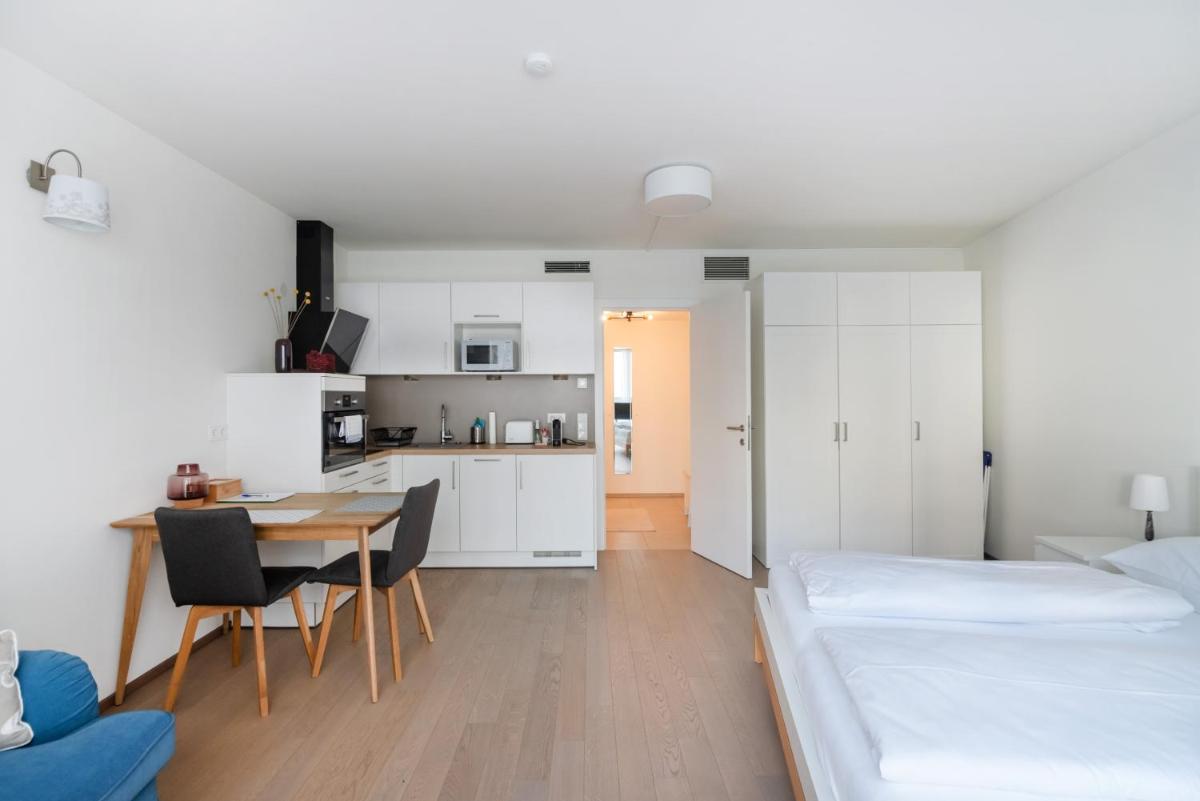 Quiet and cozy apartment next to Mariahilfer Strasse and Naschmarkt with AC