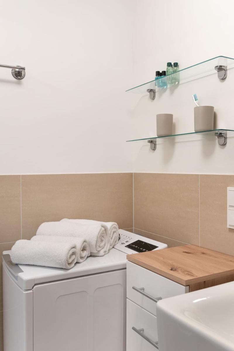 Quiet and cozy apartment next to Mariahilfer Strasse and Naschmarkt with AC