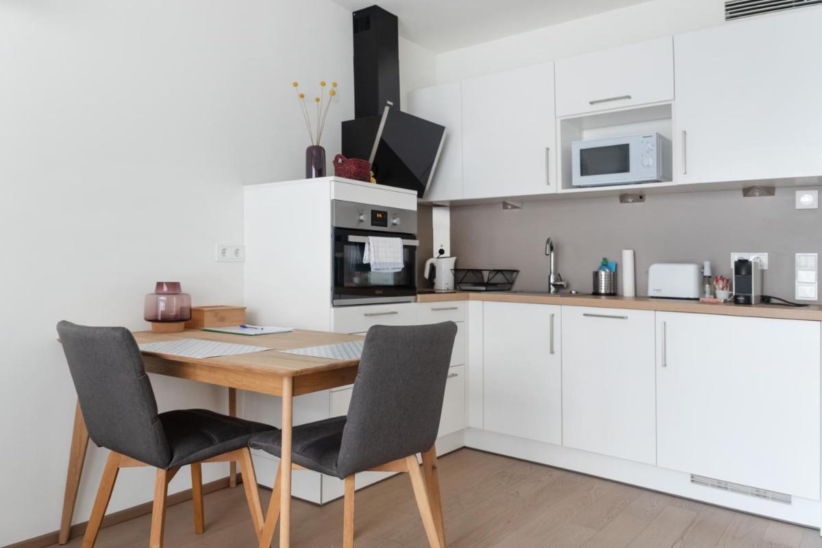 Quiet and cozy apartment next to Mariahilfer Strasse and Naschmarkt with AC