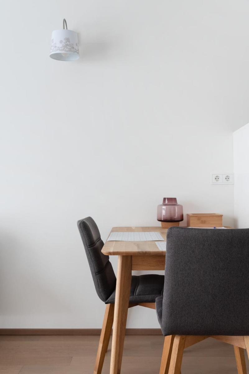 Quiet and cozy apartment next to Mariahilfer Strasse and Naschmarkt with AC