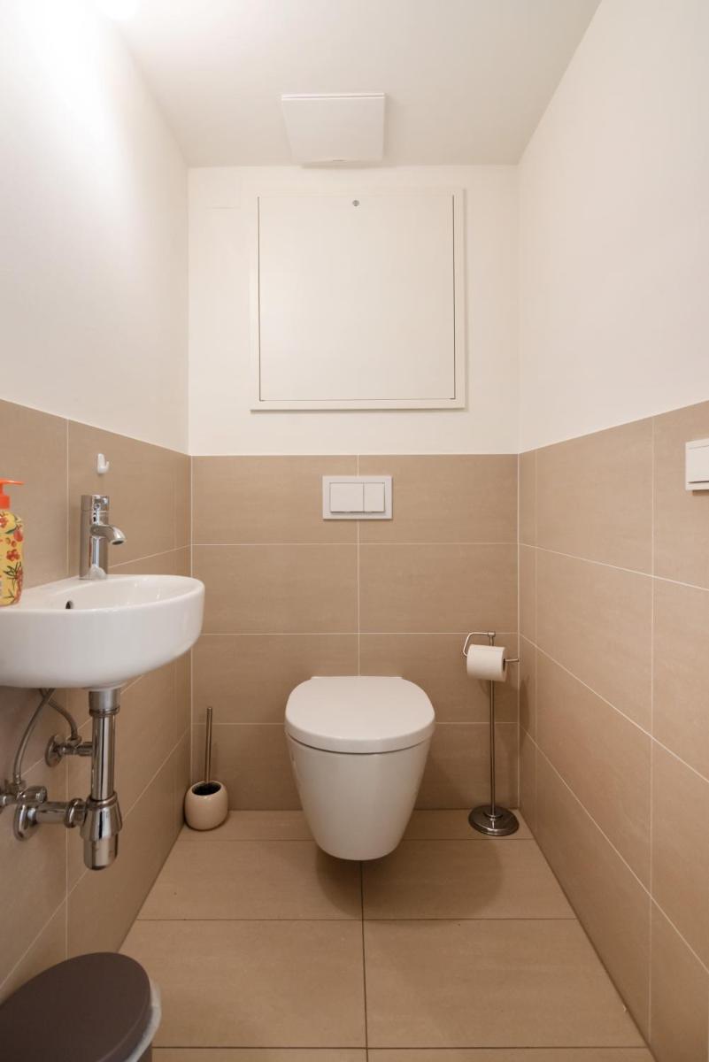 Quiet and cozy apartment next to Mariahilfer Strasse and Naschmarkt with AC