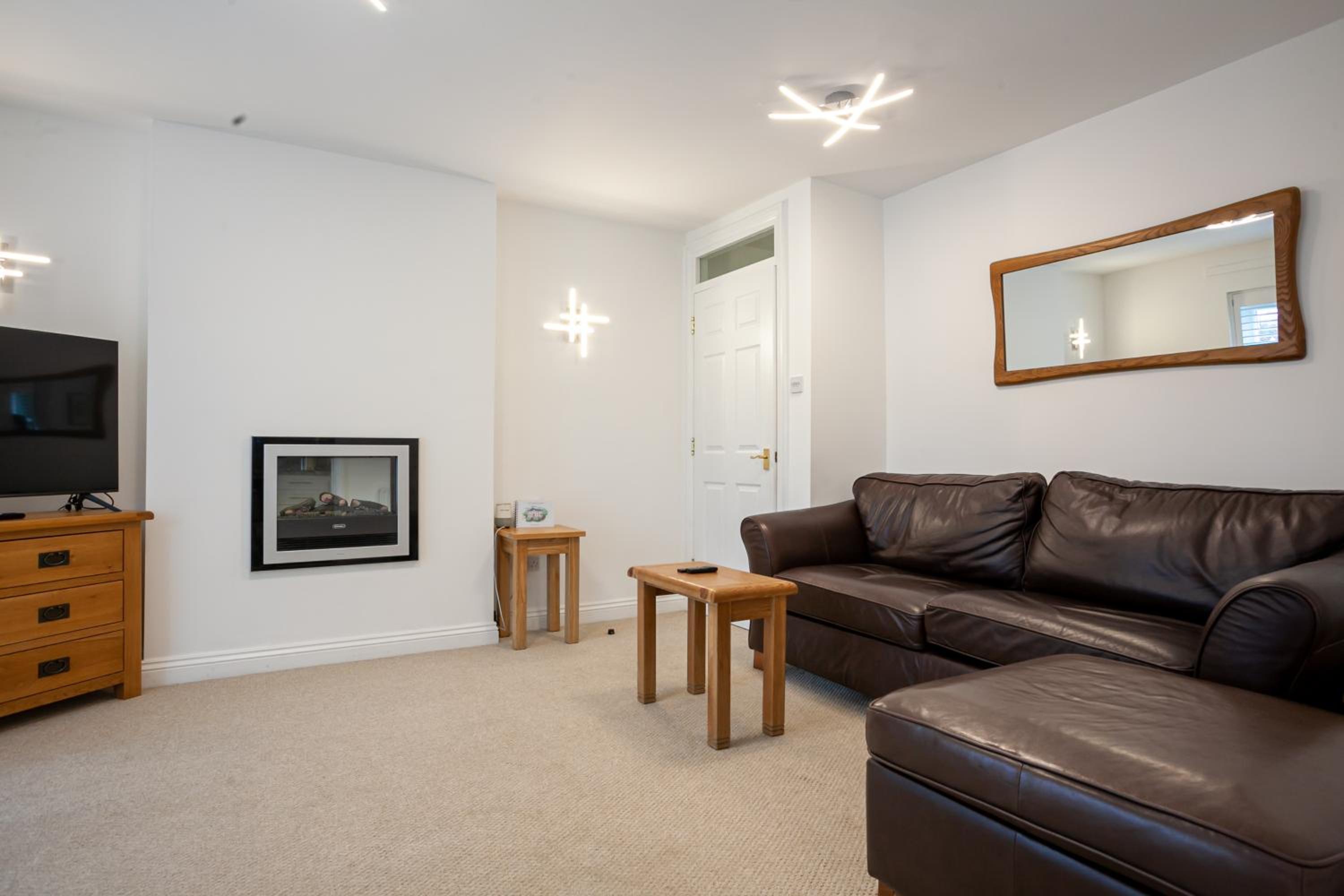 Keswick Ground floor apartment with parking view 4