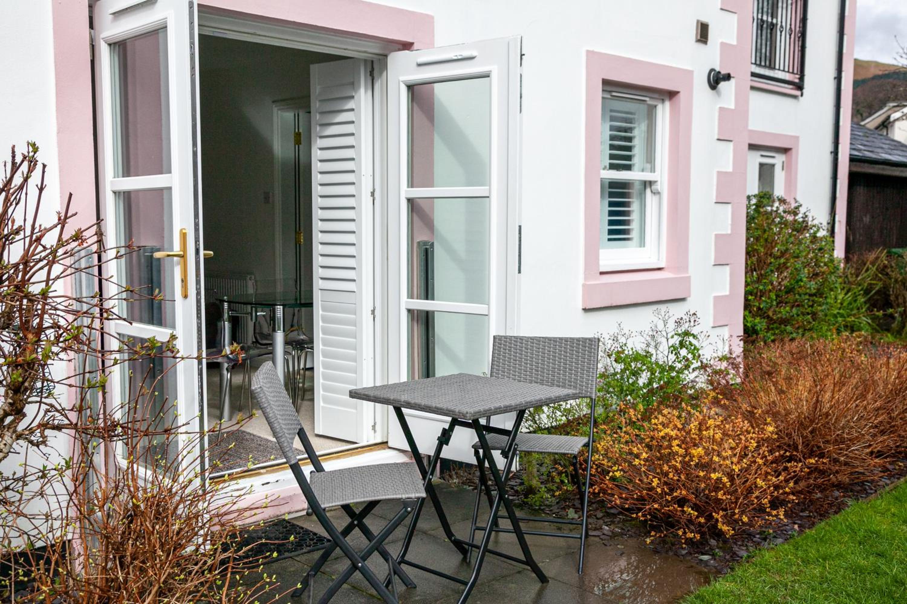 Keswick Ground floor apartment with parking view 3