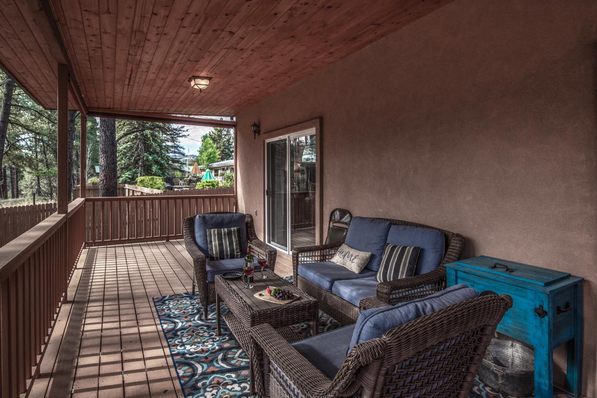 Hotel Shady Pines, 3 BRs, Game Room, Fireplace, Wifi, Sleeps 12 - Image 1