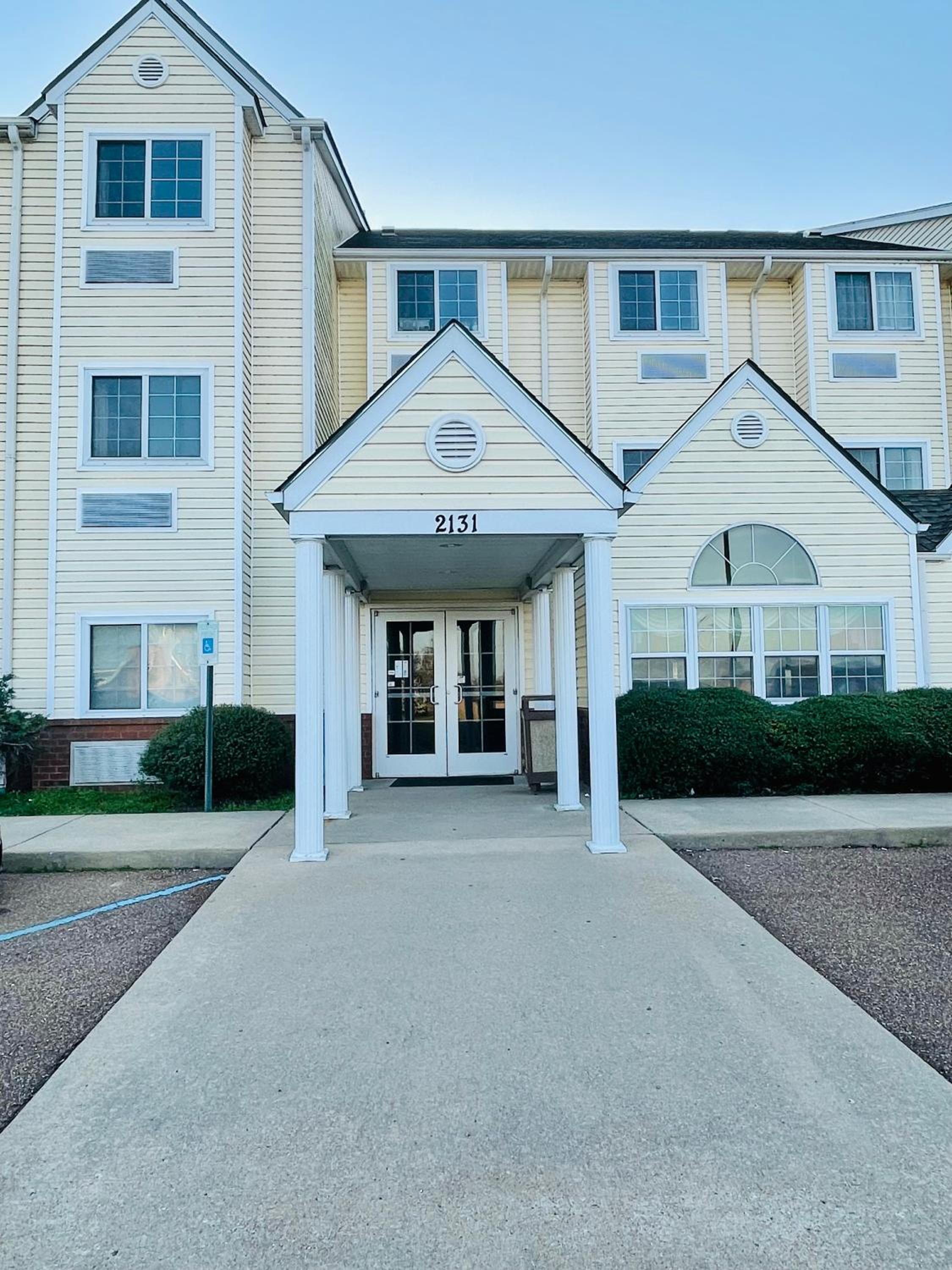 WELCOME INN  SUITES - Property Image 9