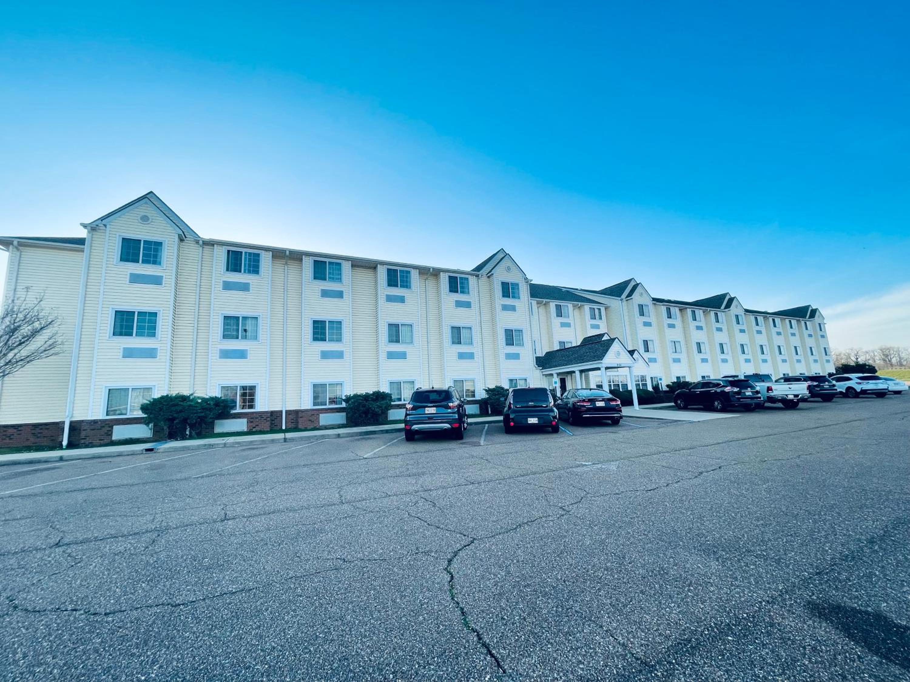 WELCOME INN  SUITES - Property Image 1