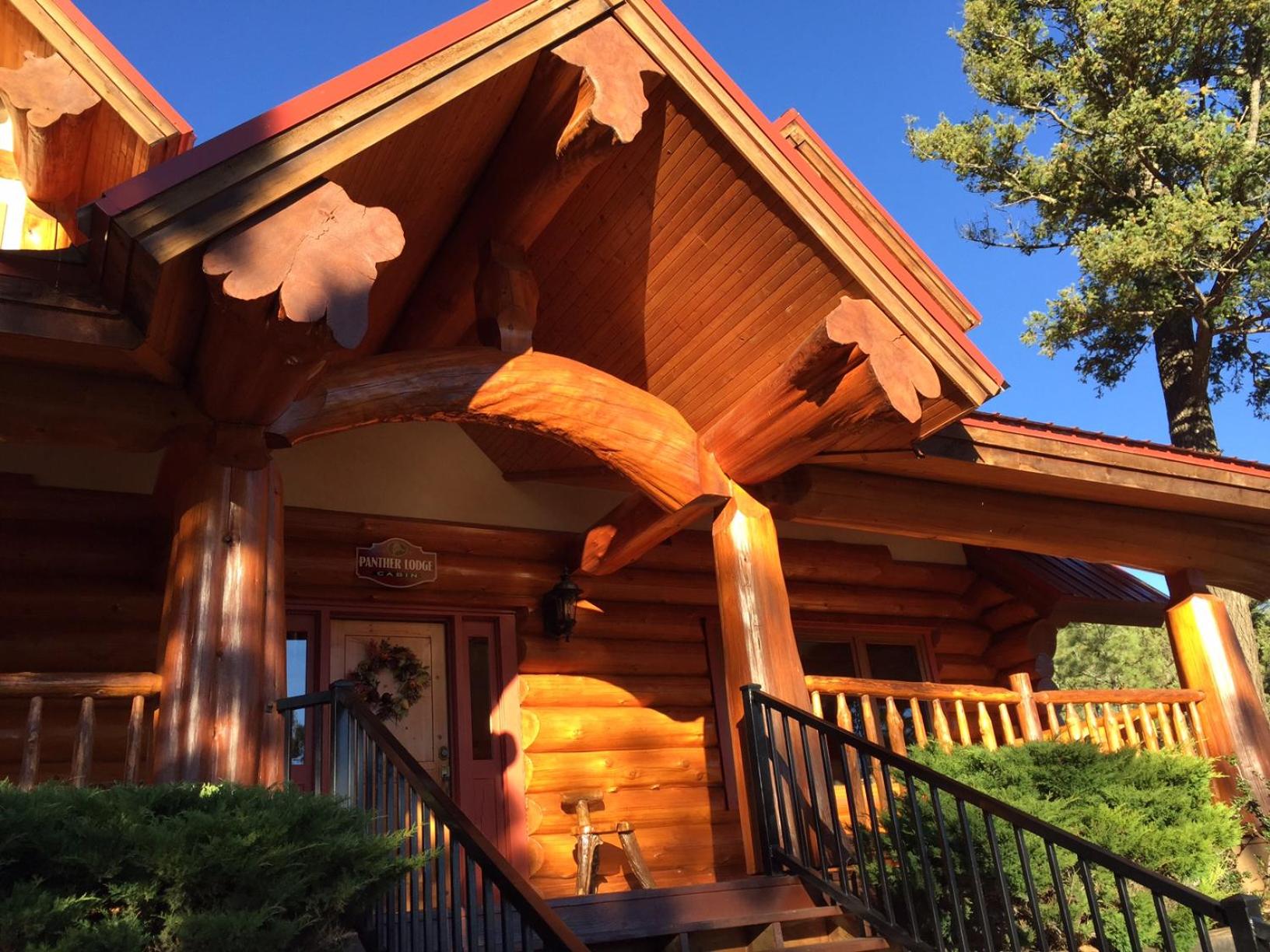 Hotel Panther Lodge, 3 Bedrooms, Sleeps 8, WiFi, Jacuzzi, Wood Burning Fireplace - Image 1