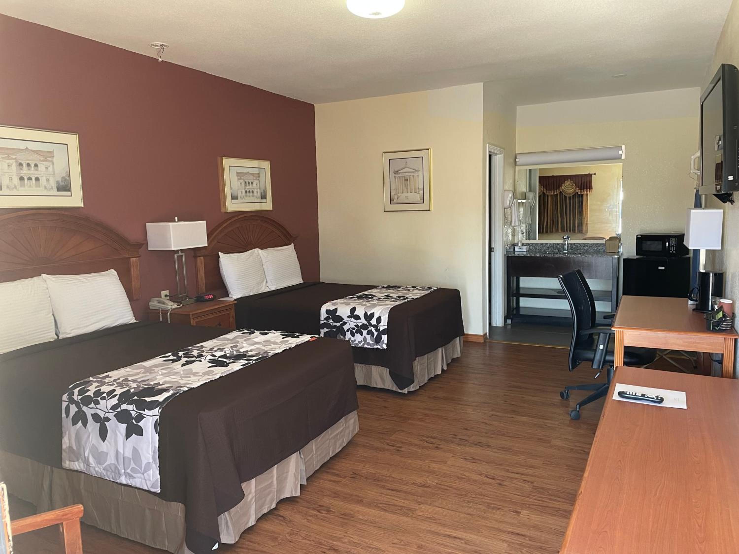 Relax Inn Dilley view 5