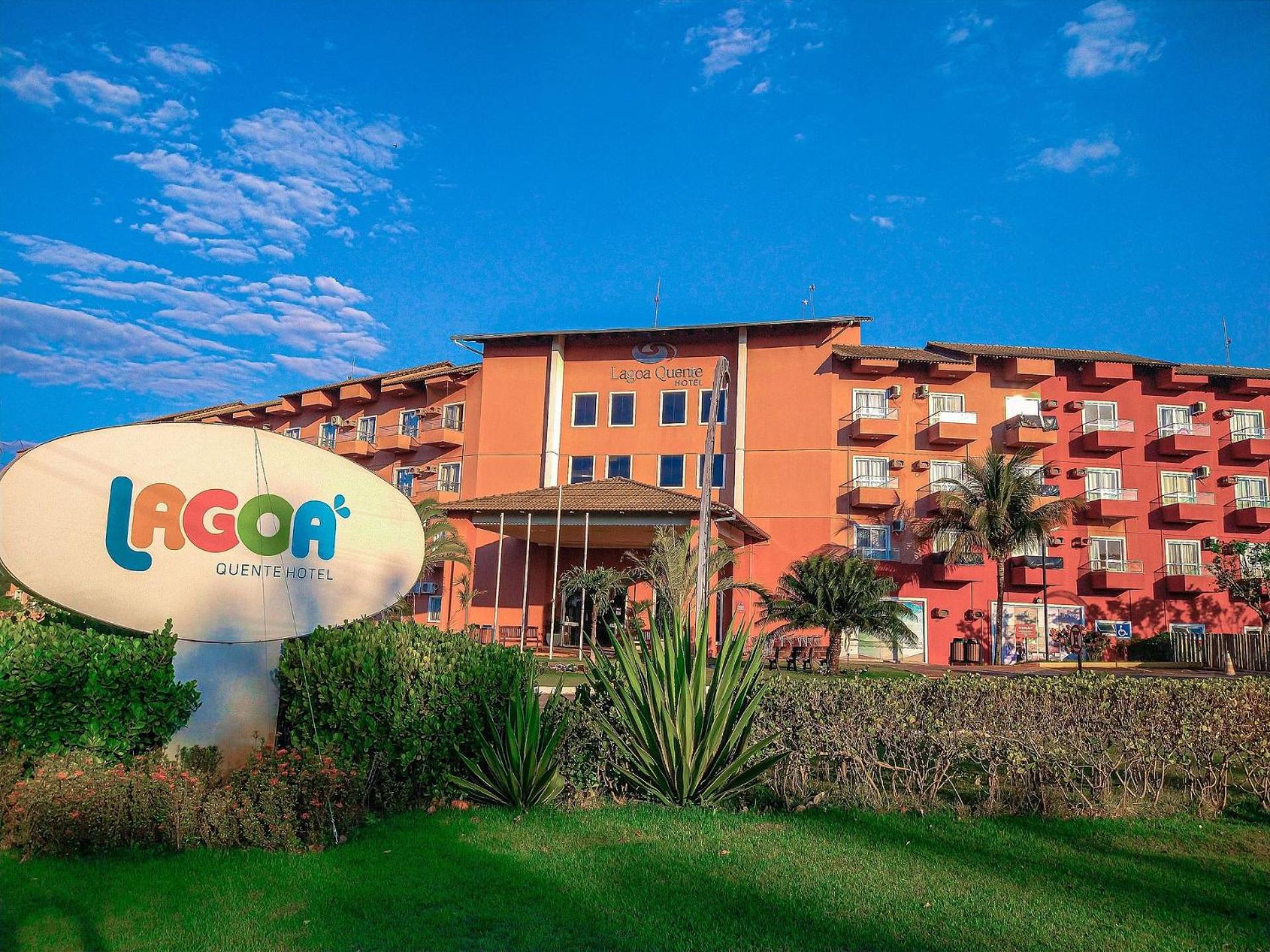 PARQUE AQUÁTICO Lagoa Quente, à 50m, entrada + barata .Segurança 24h.Apto vista piscinas
