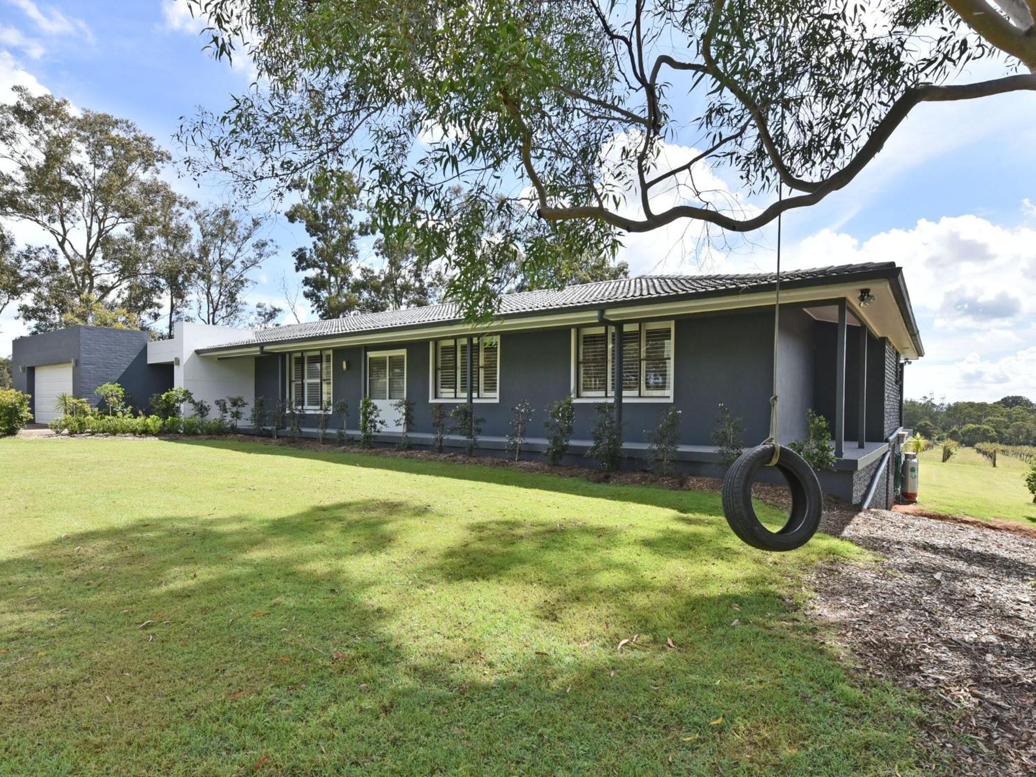 Palmers Lane On Vineyard 5br Homestead with Pool
