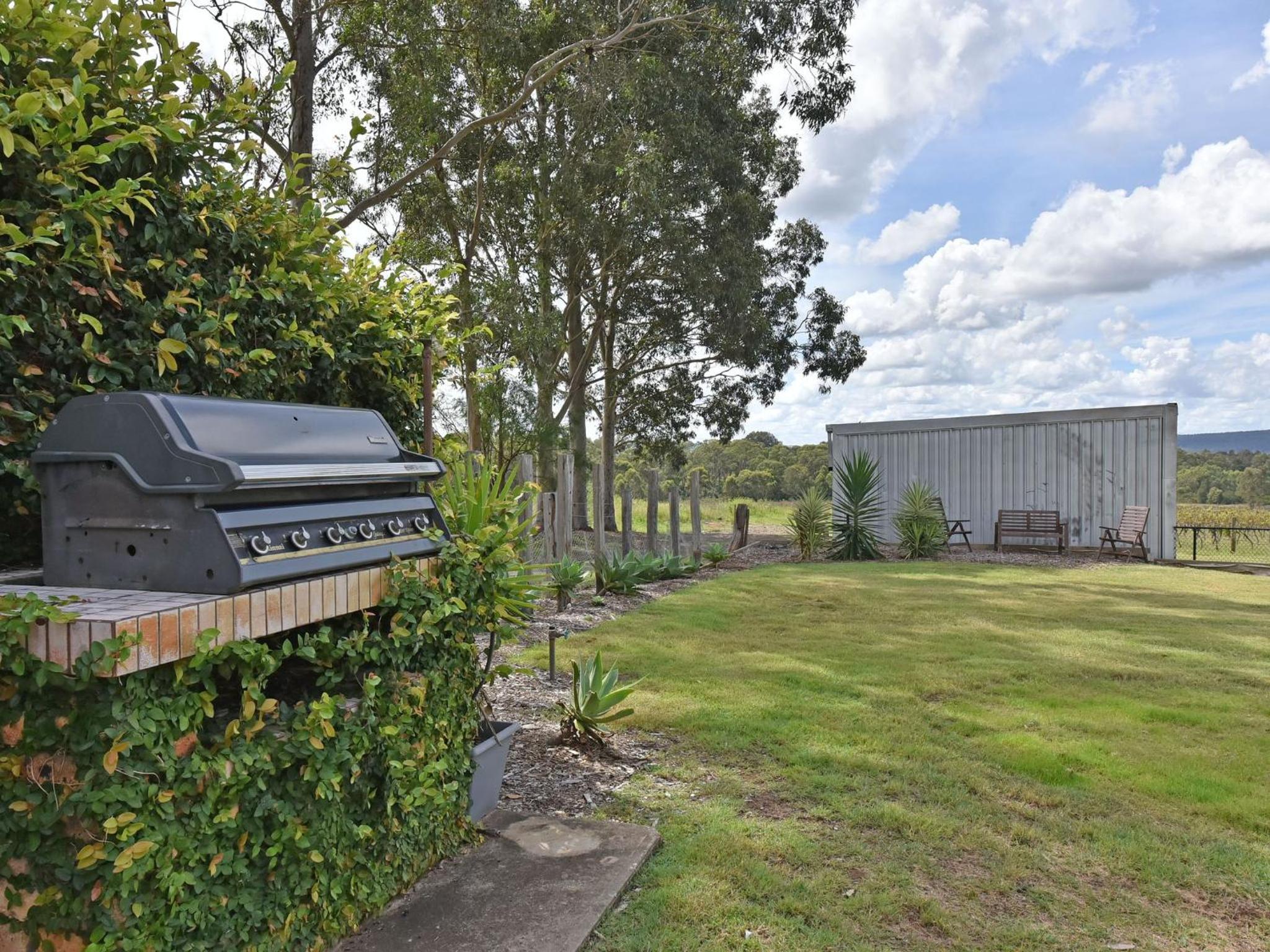 Palmers Lane On Vineyard 5br Homestead with Pool