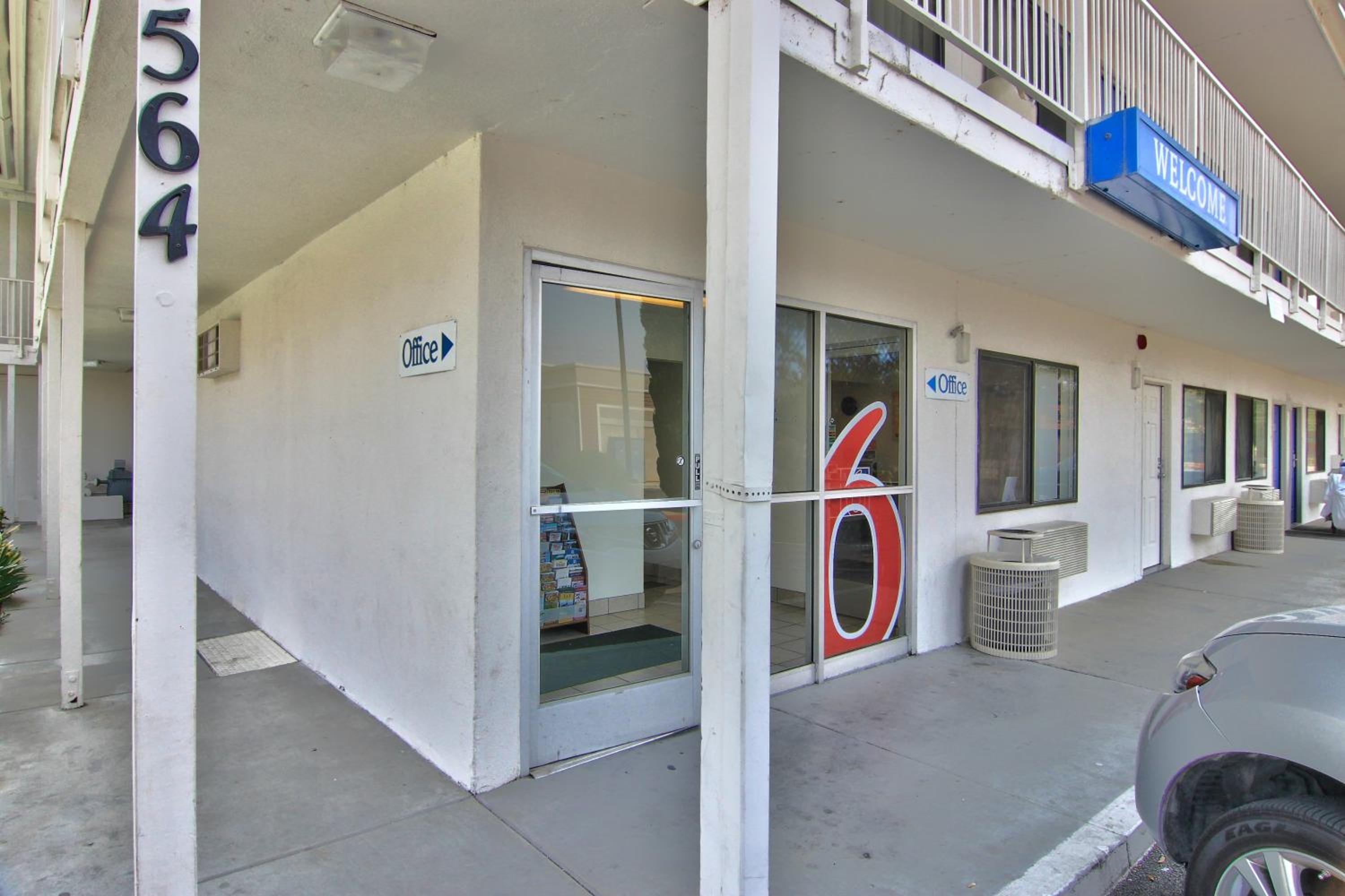 Motel 6-Woodland, CA Sacramento Airport