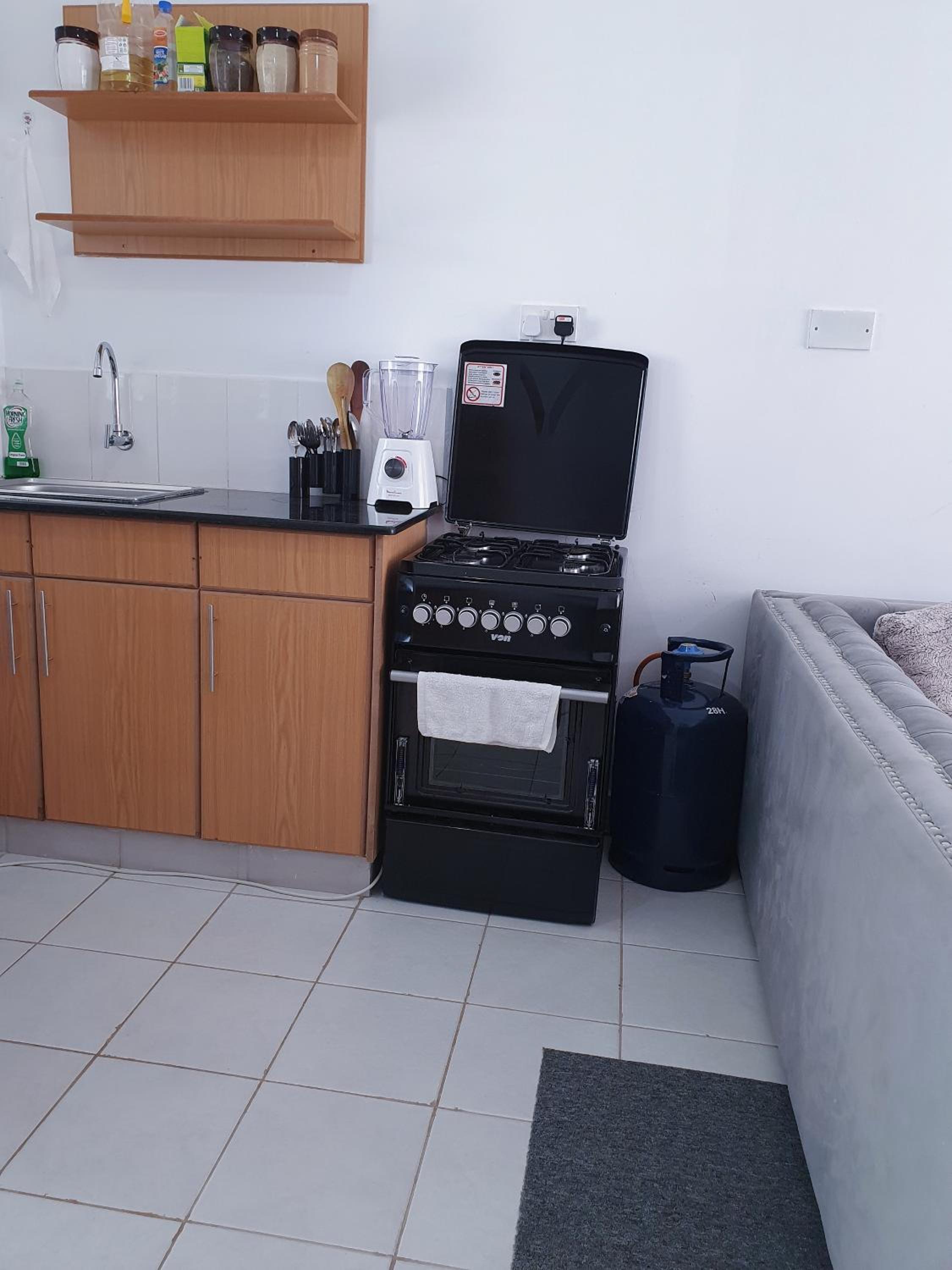 Delightful Studio,Racecourse Gardens Apt with pool view 5
