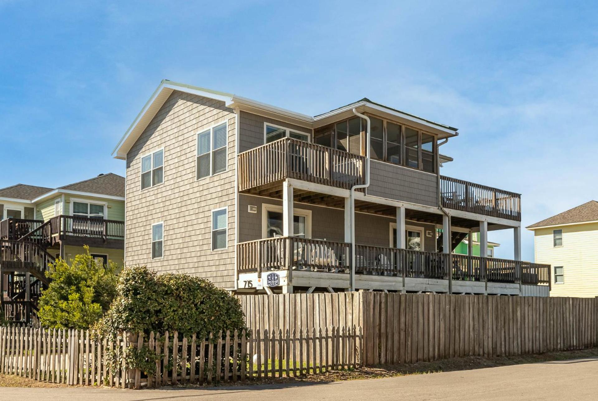 3 Little Gulls - Corolla, Ocean Sands, 30 Ft to Beach, Semi-Oceanfront, Pool, Hot Tub, Pets OK