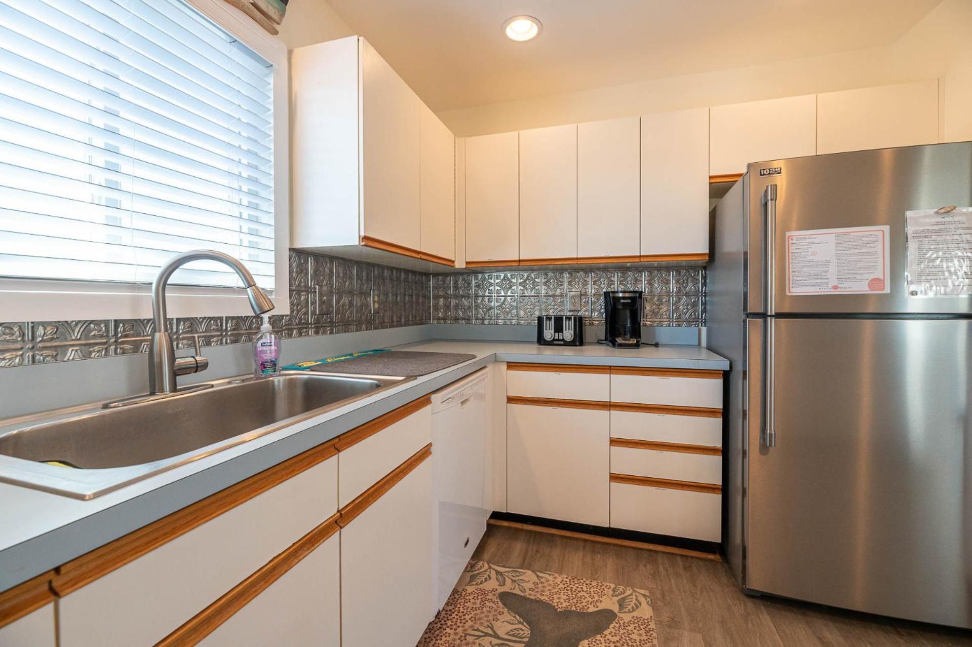 3 Little Gulls - Corolla, Ocean Sands, 30 Ft to Beach, Semi-Oceanfront, Pool, Hot Tub, Pets OK