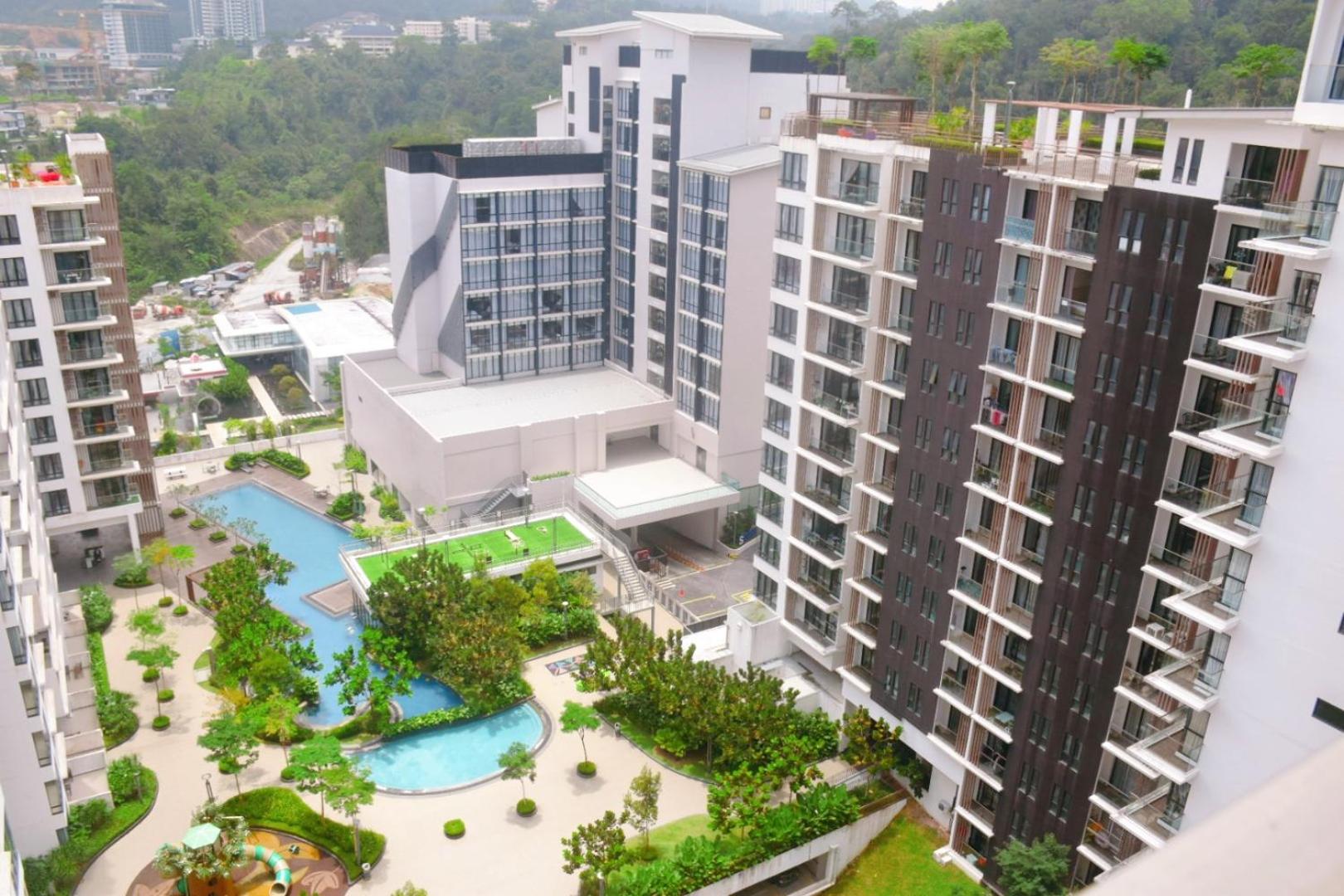 Pool View Family Suite 2bedrooms Free Wifi 8pax Midhill Genting Highlands photo 2
