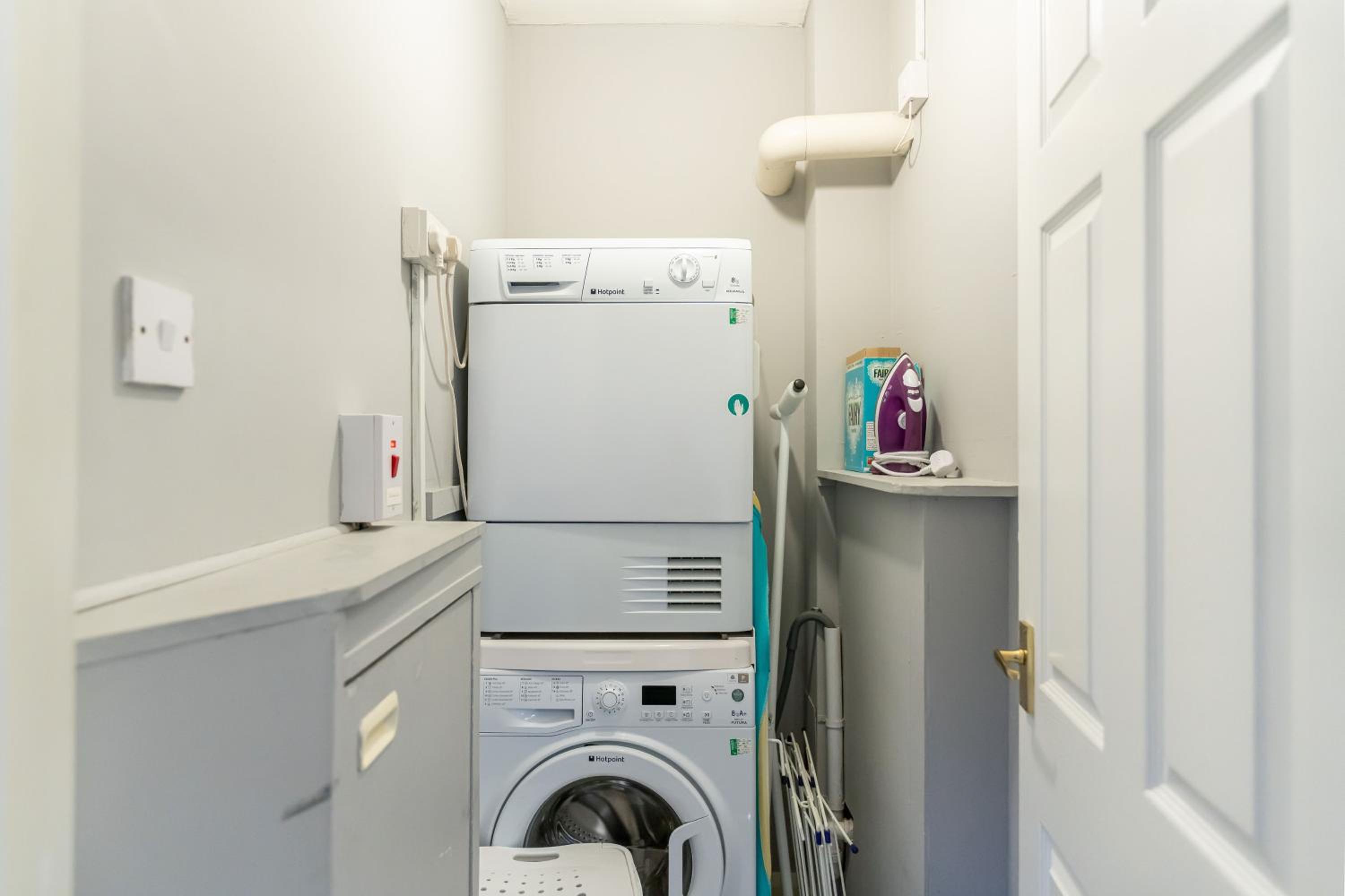 Ground-fl Two Bedroom Apartment in Bridge of Allan view 5