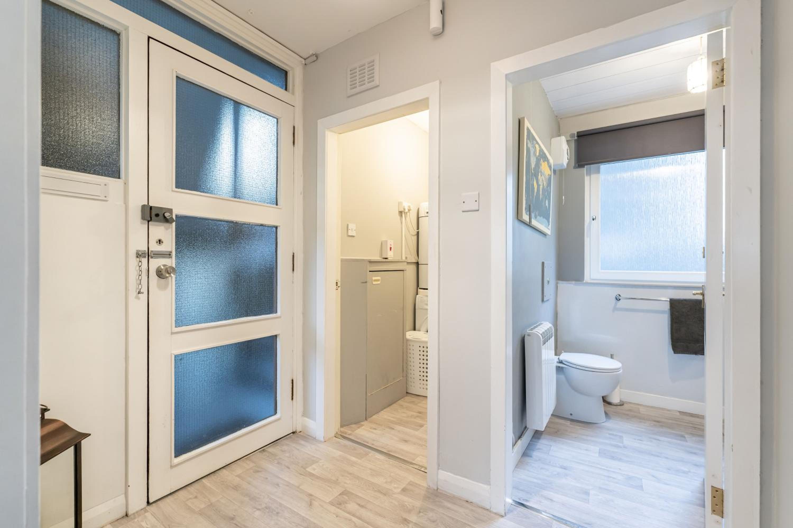Ground-fl Two Bedroom Apartment in Bridge of Allan view 4