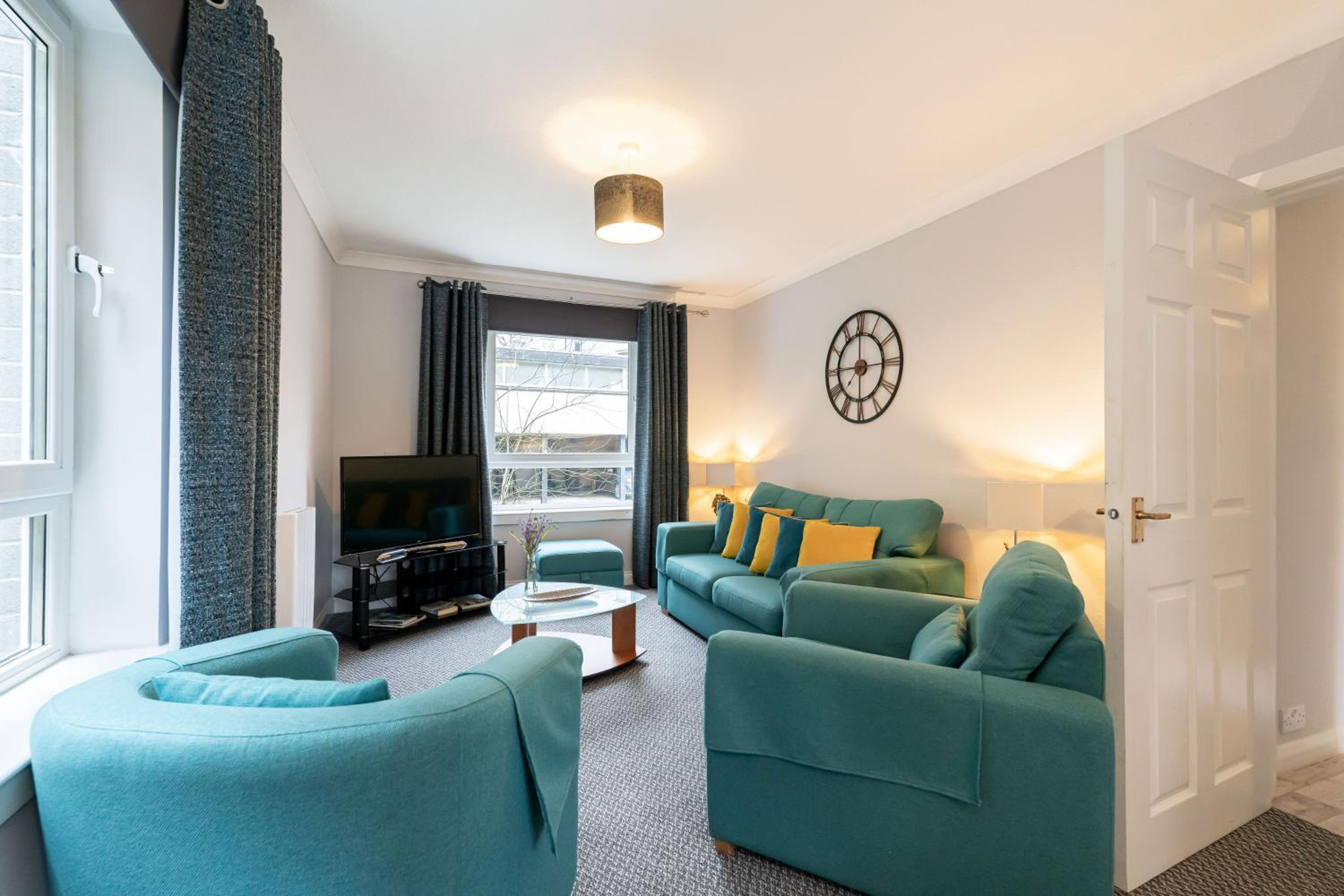 Ground-fl Two Bedroom Apartment in Bridge of Allan view 2