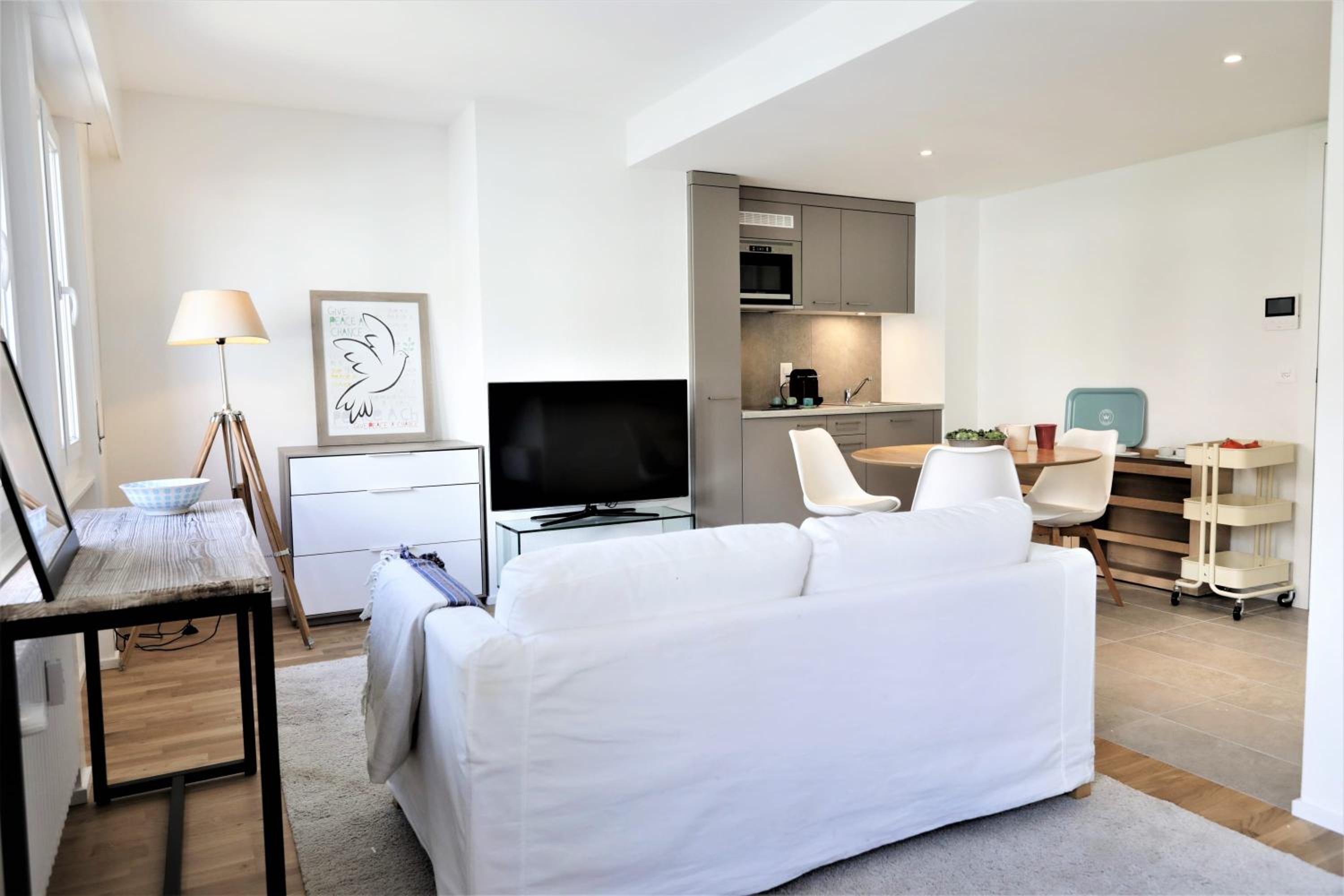 The 109 - Stunning new studios by the lake, close to city center of Lausanne view 3