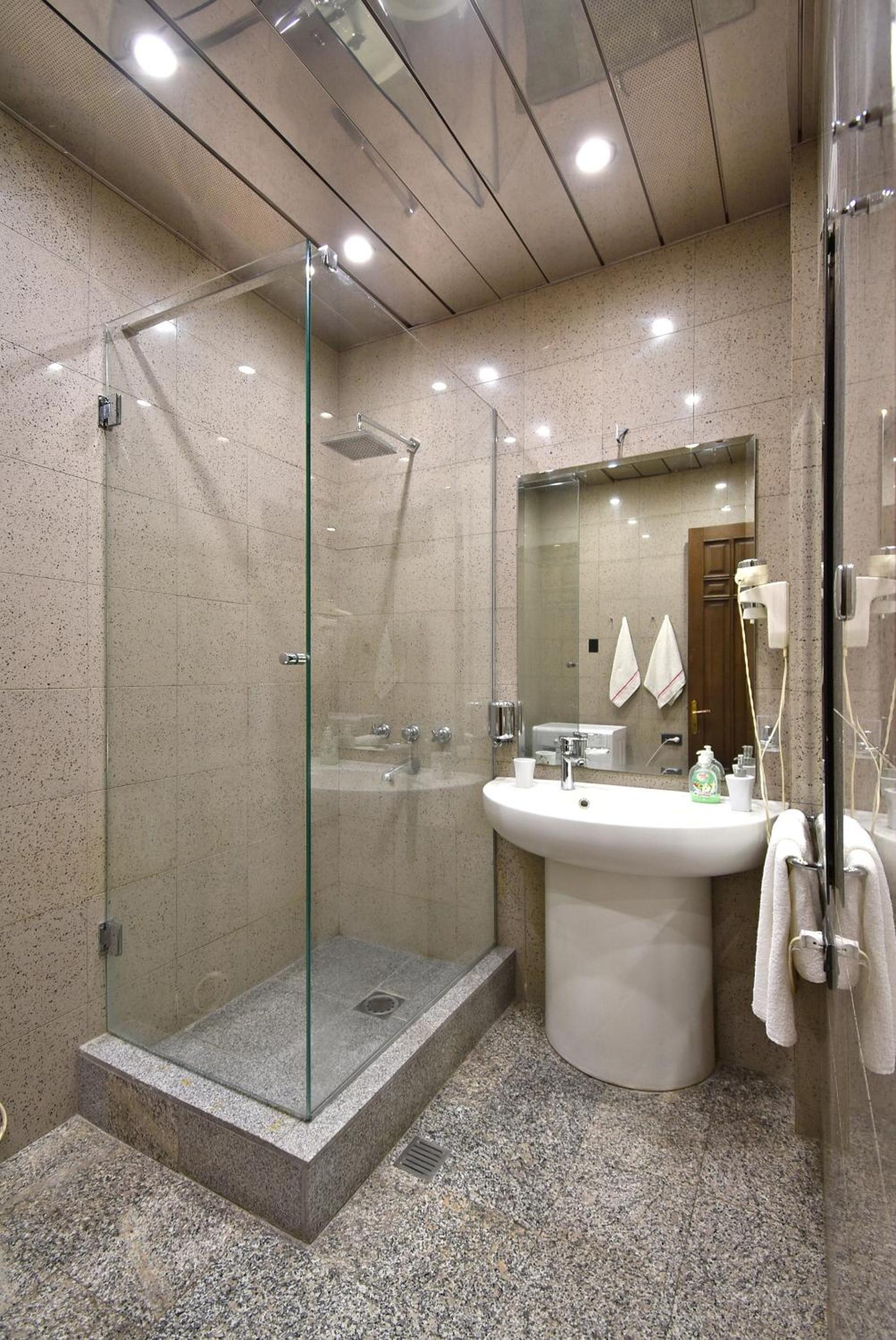 Northern Avenue, 2 bedrooms Beautiful, Renovated apartment TT339